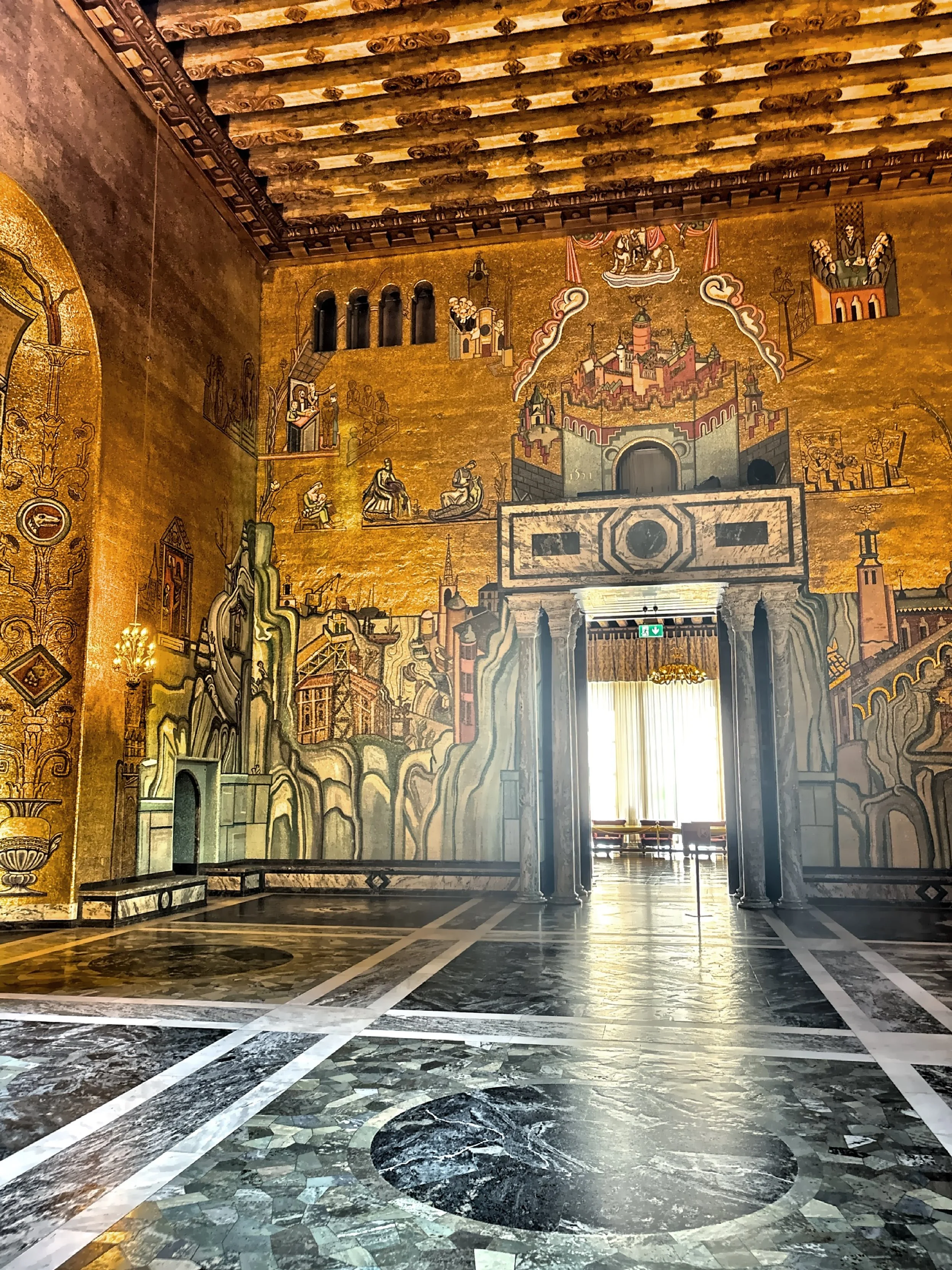  The Golden Hall is adorned with over 18 million mosaic tiles, this hall dazzles with depictions of Swedish history and the allegorical "Queen of Lake Mälaren"—the site of the Nobel Ball post-banquet. 