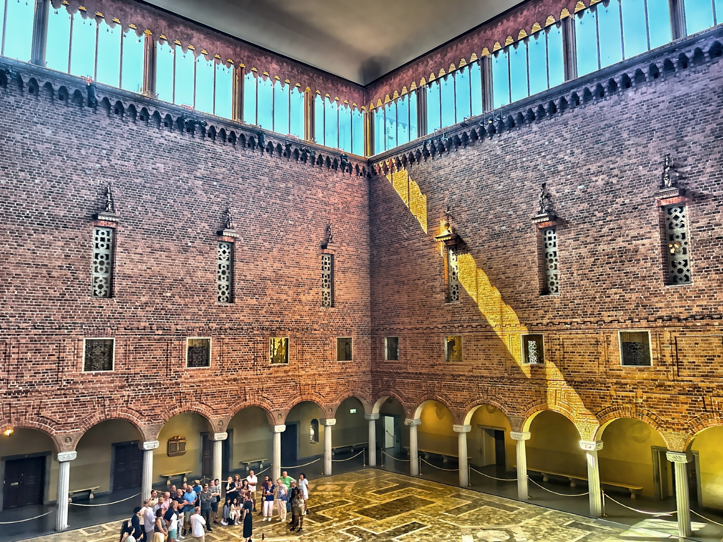  Despite its name, Blue Hall, the walls remain unpainted red brick—Östberg changed his design late in the process.  