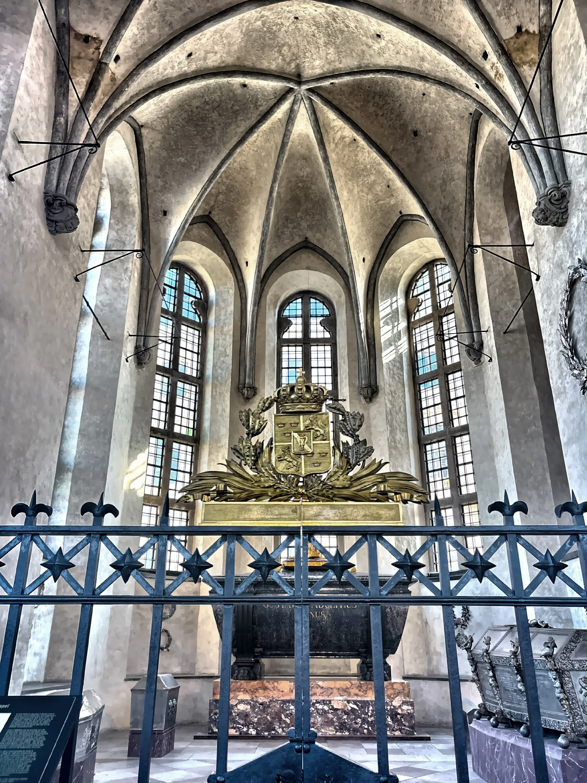  The church contains five main royal crypts and burial areas, each associated with different dynasties or time periods in Swedish royal history. 