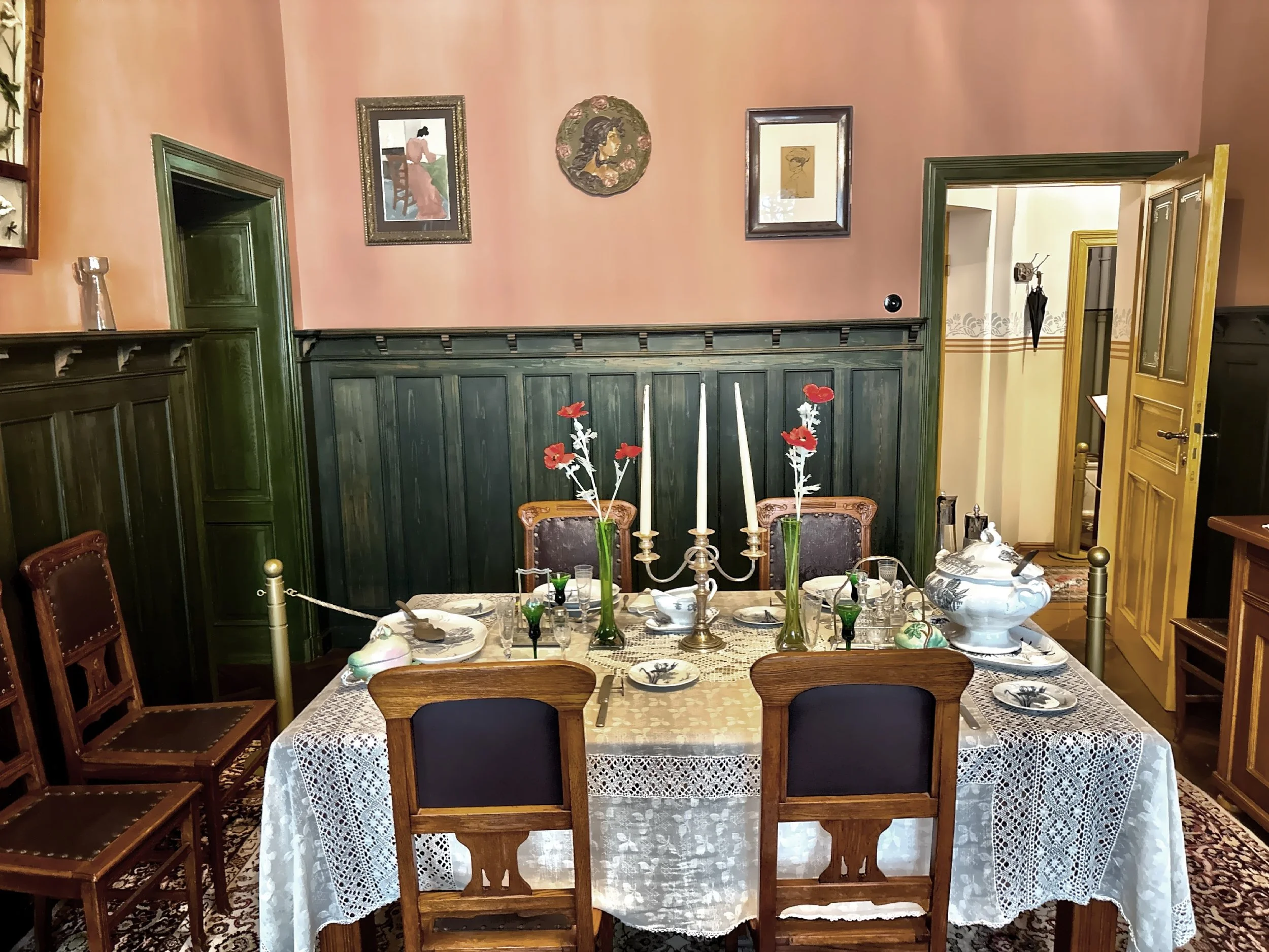  The dining room 