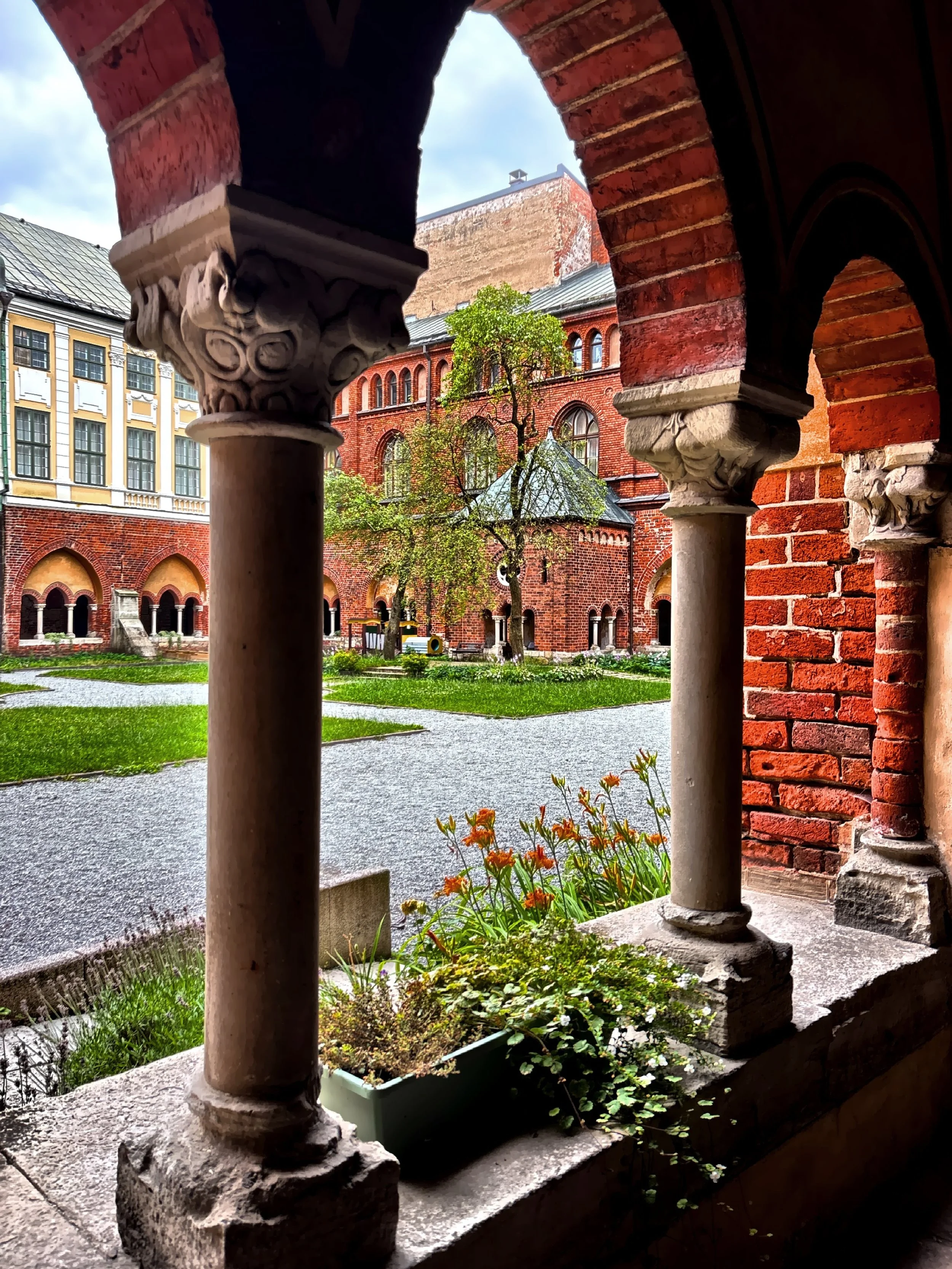  The courtyard garden is simple and elegant, offering a calm break from the busier parts of Old Town. 