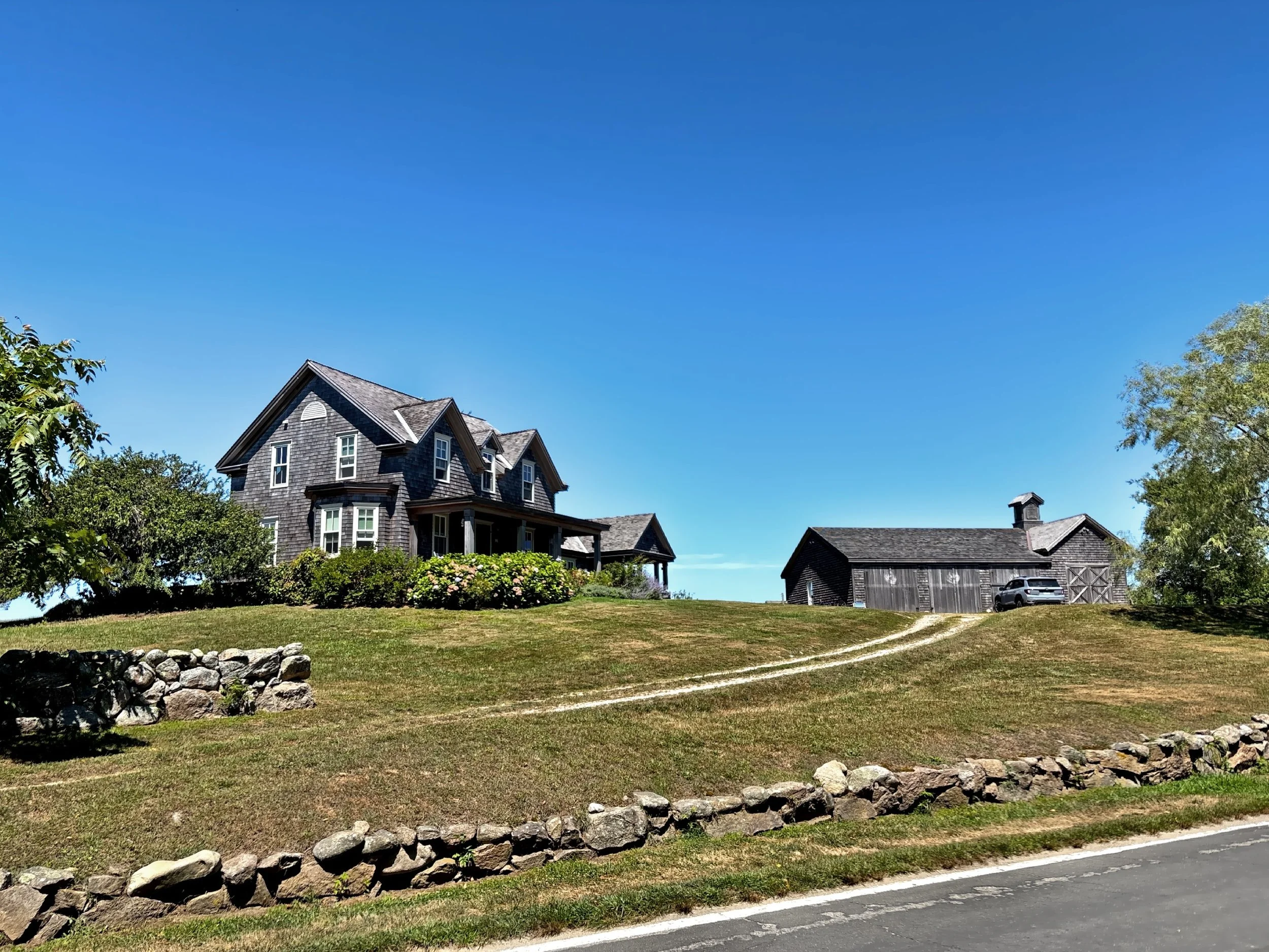  The architecture here isn’t just something to admire—it’s part of the island's soul. 