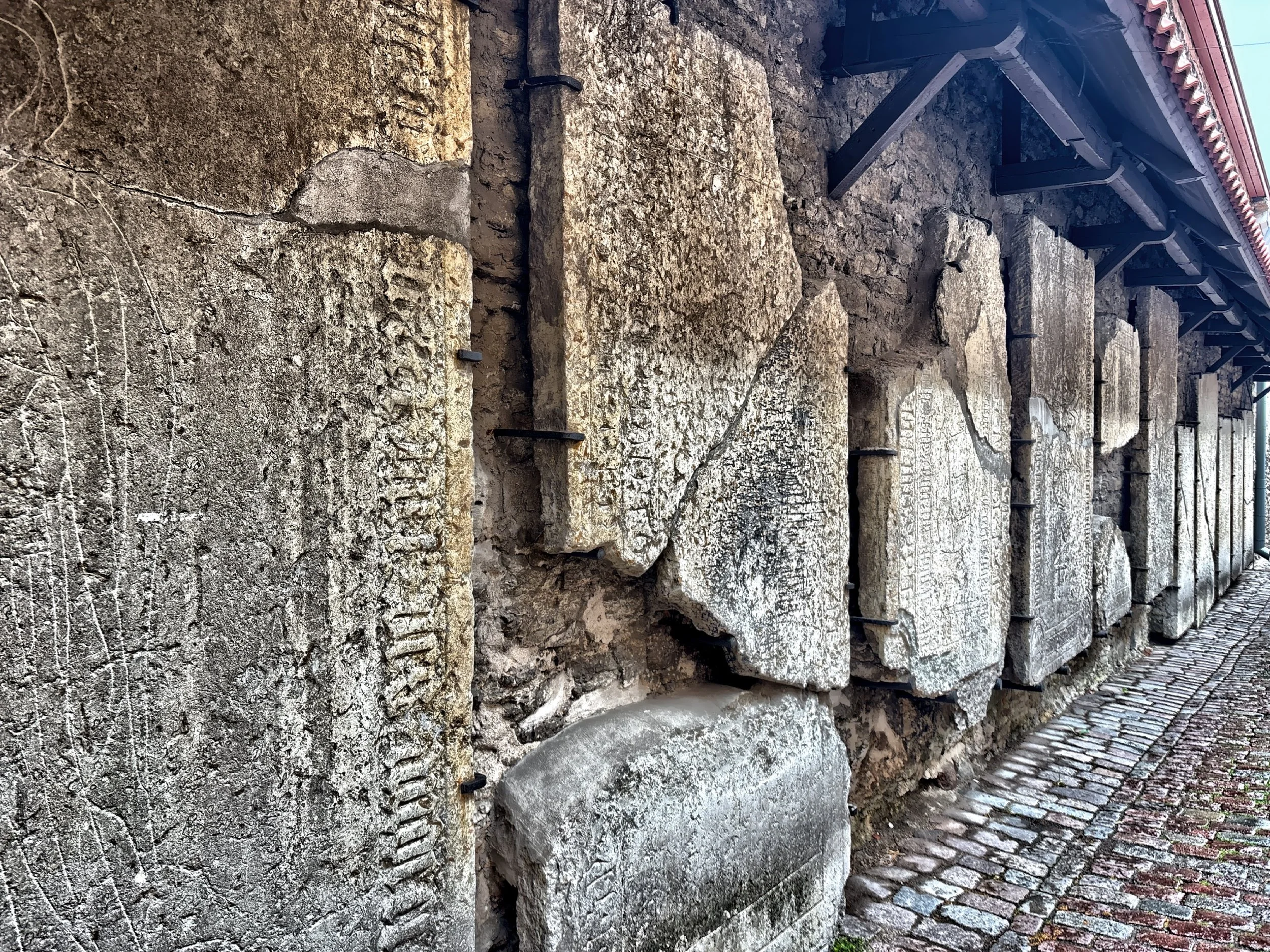  This is St Catherine’s Passage, an alley known for the medieval tombstones embedded in the wall. 