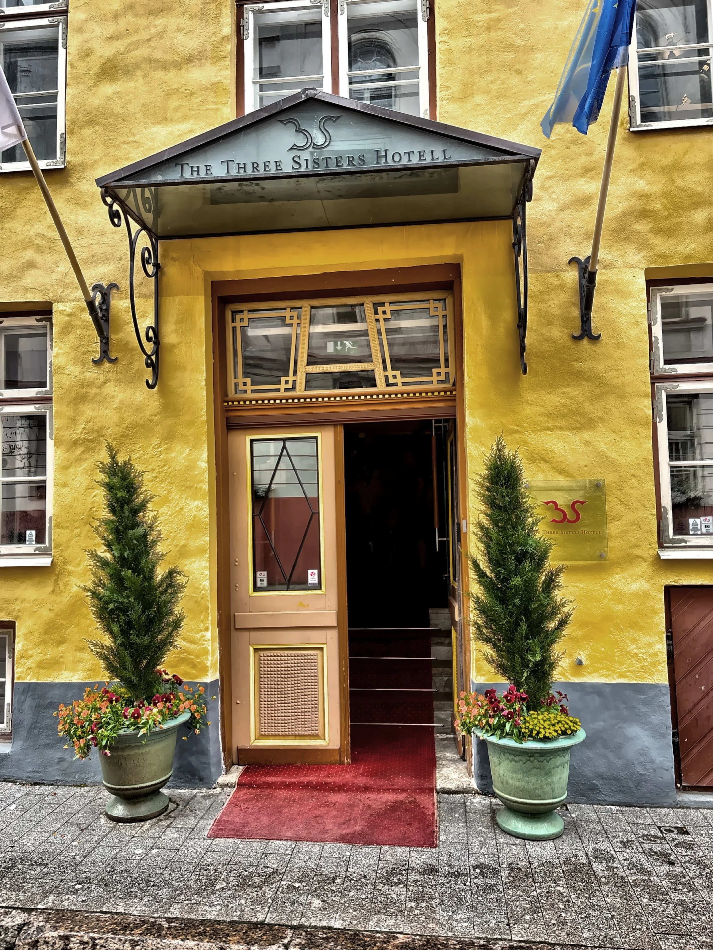  The Three Sisters House is a notable example of medieval merchant houses built around 1362 and have been combined and renovated into a luxury hotel. 