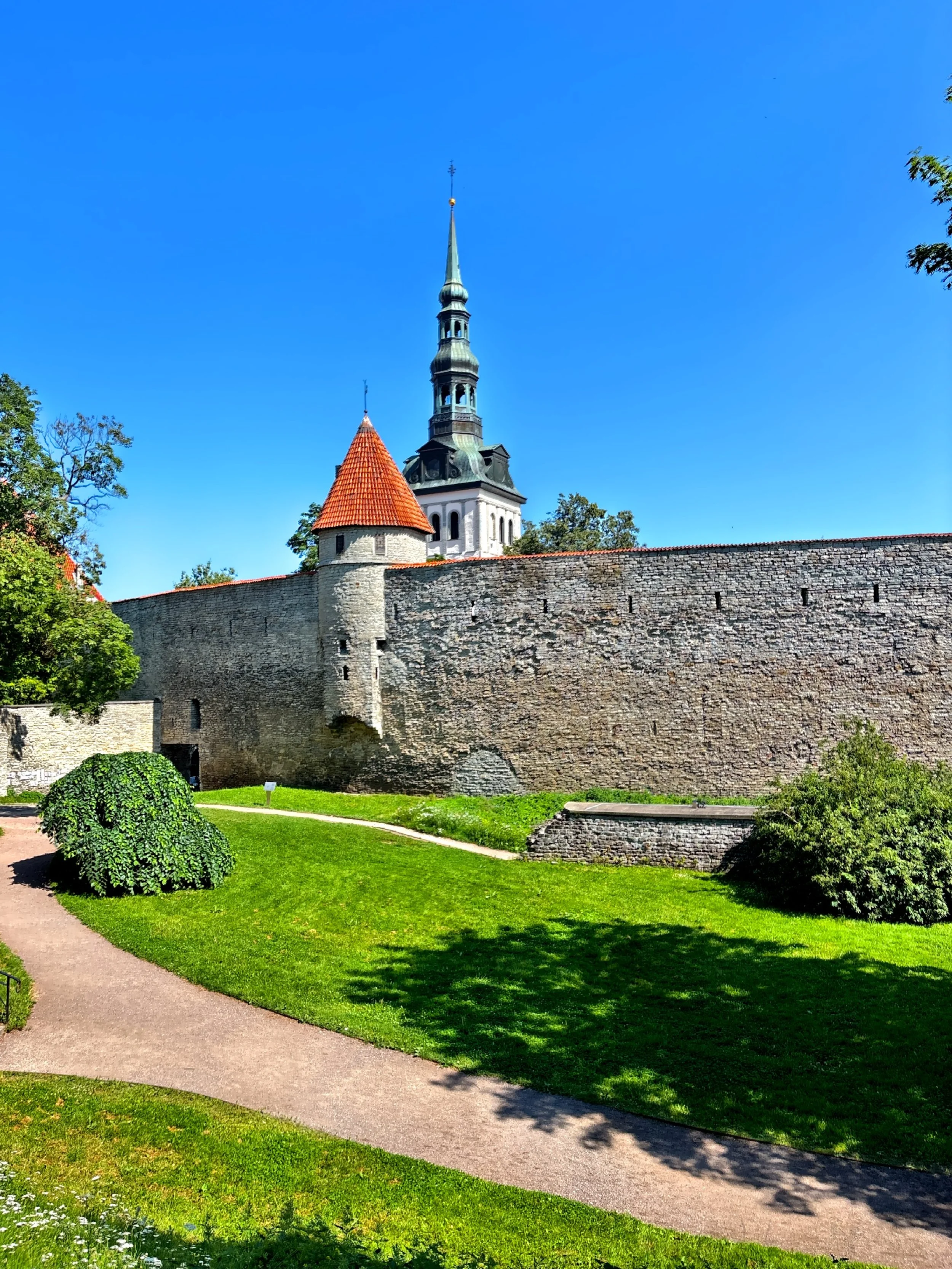  Just inside the city wall is the spire of St Nicholas Church, originally founded by German merchants in the 13th century. 