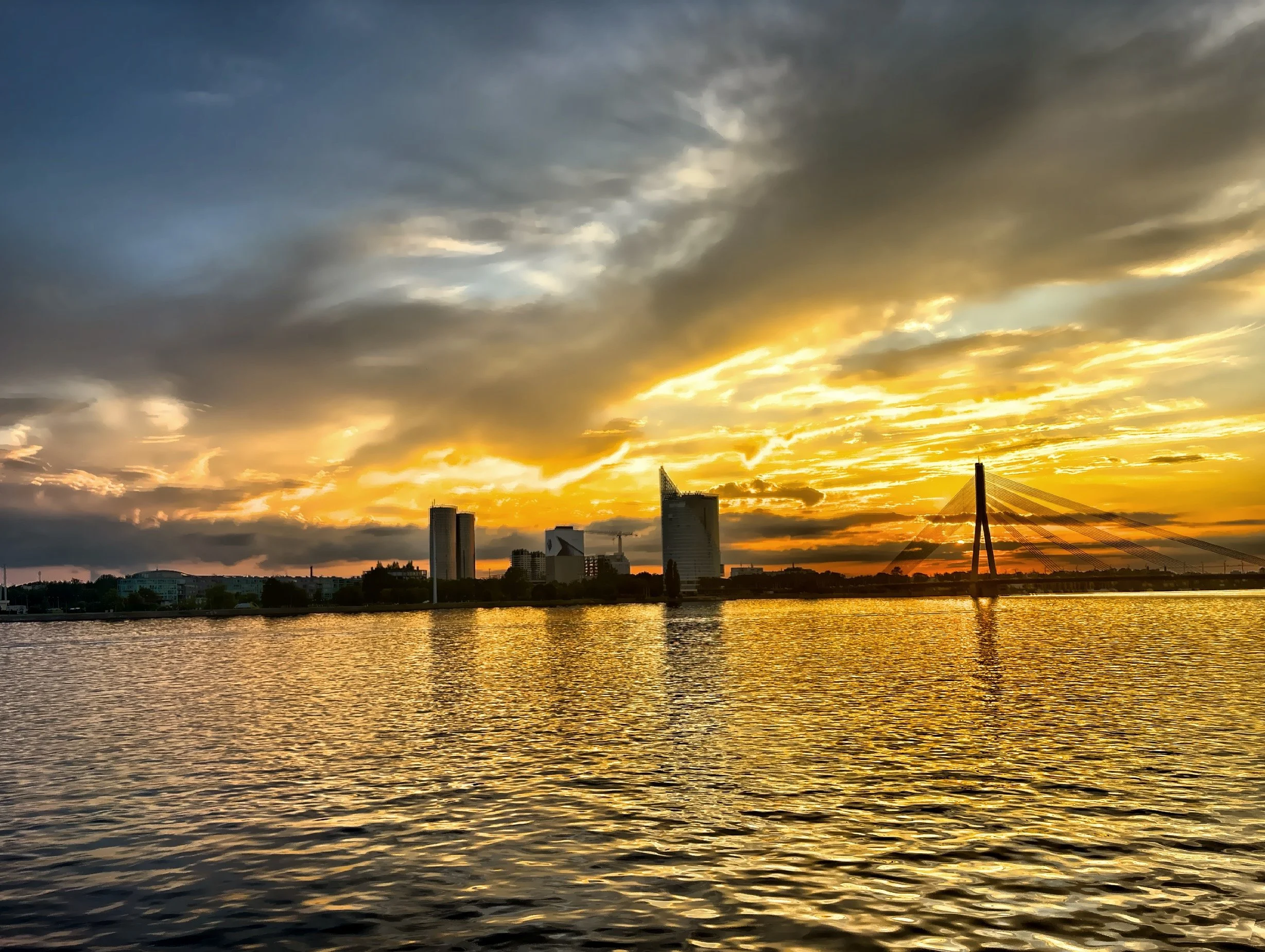  The sunset over the Daugava River, where the skyline and Vansu Bridge created a beautiful silhouette. 