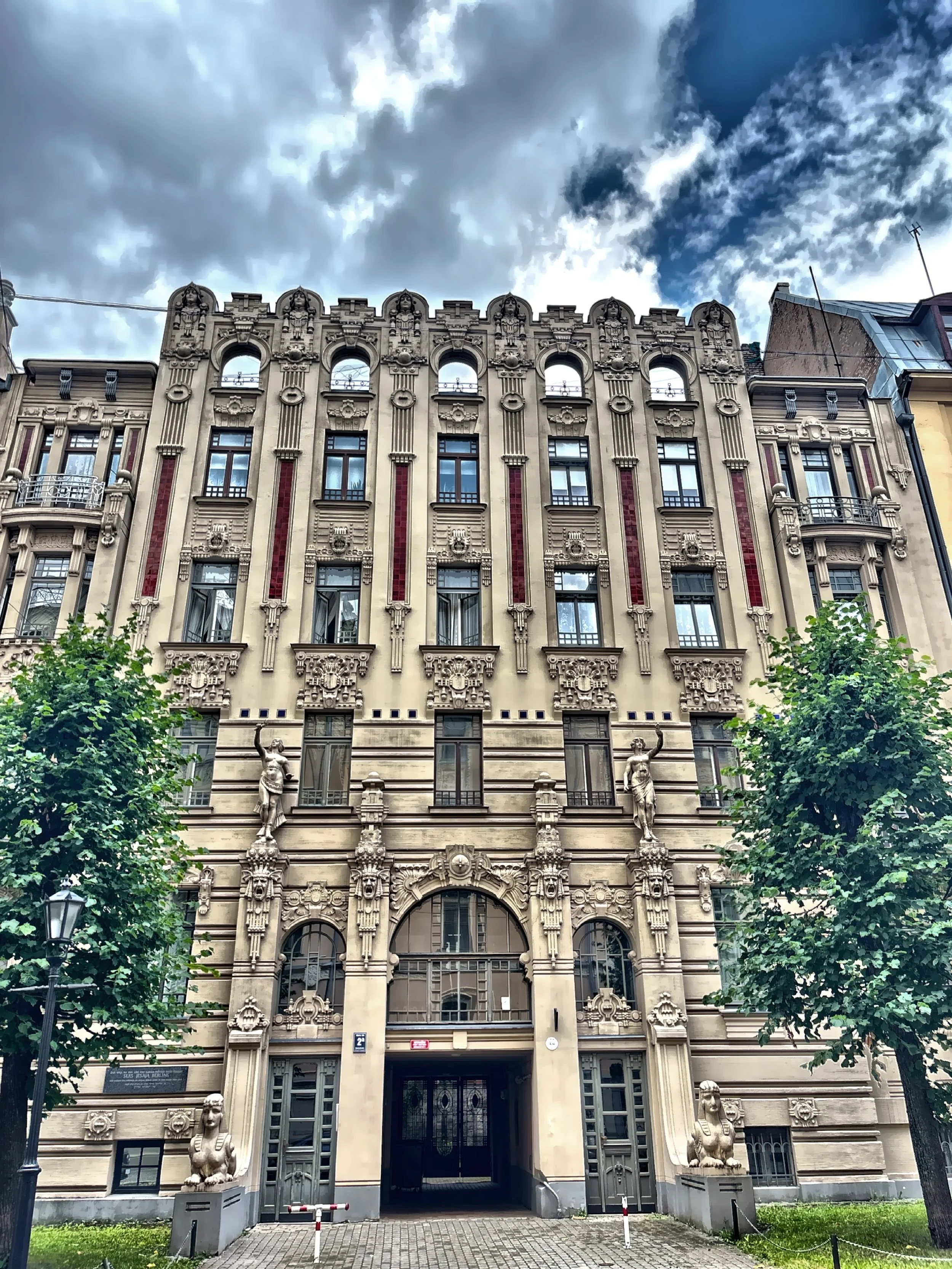  Another Eisenstein building on Alberta Street built in 1906. 