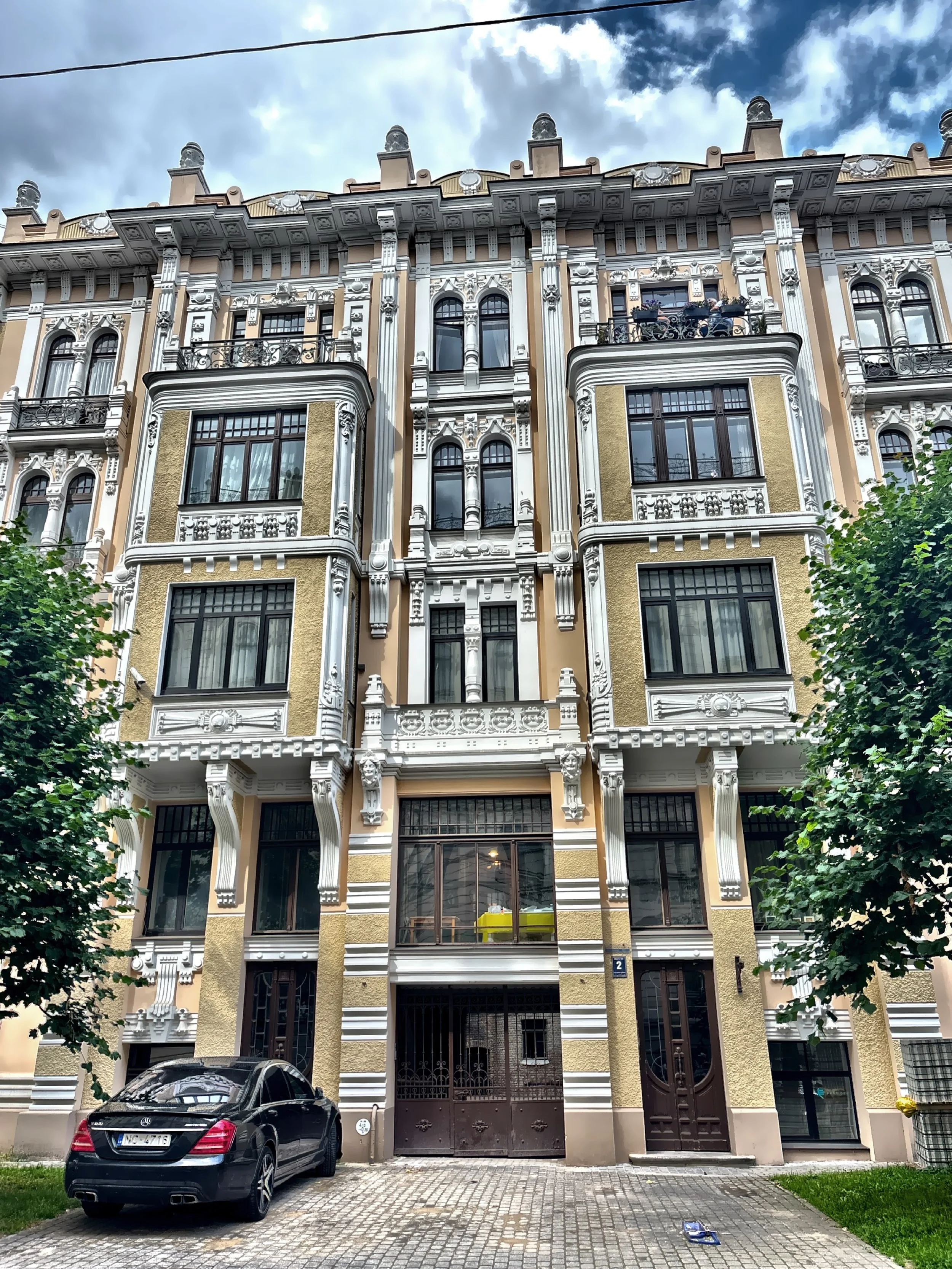  A few more masterpieces on Alberta Street. 