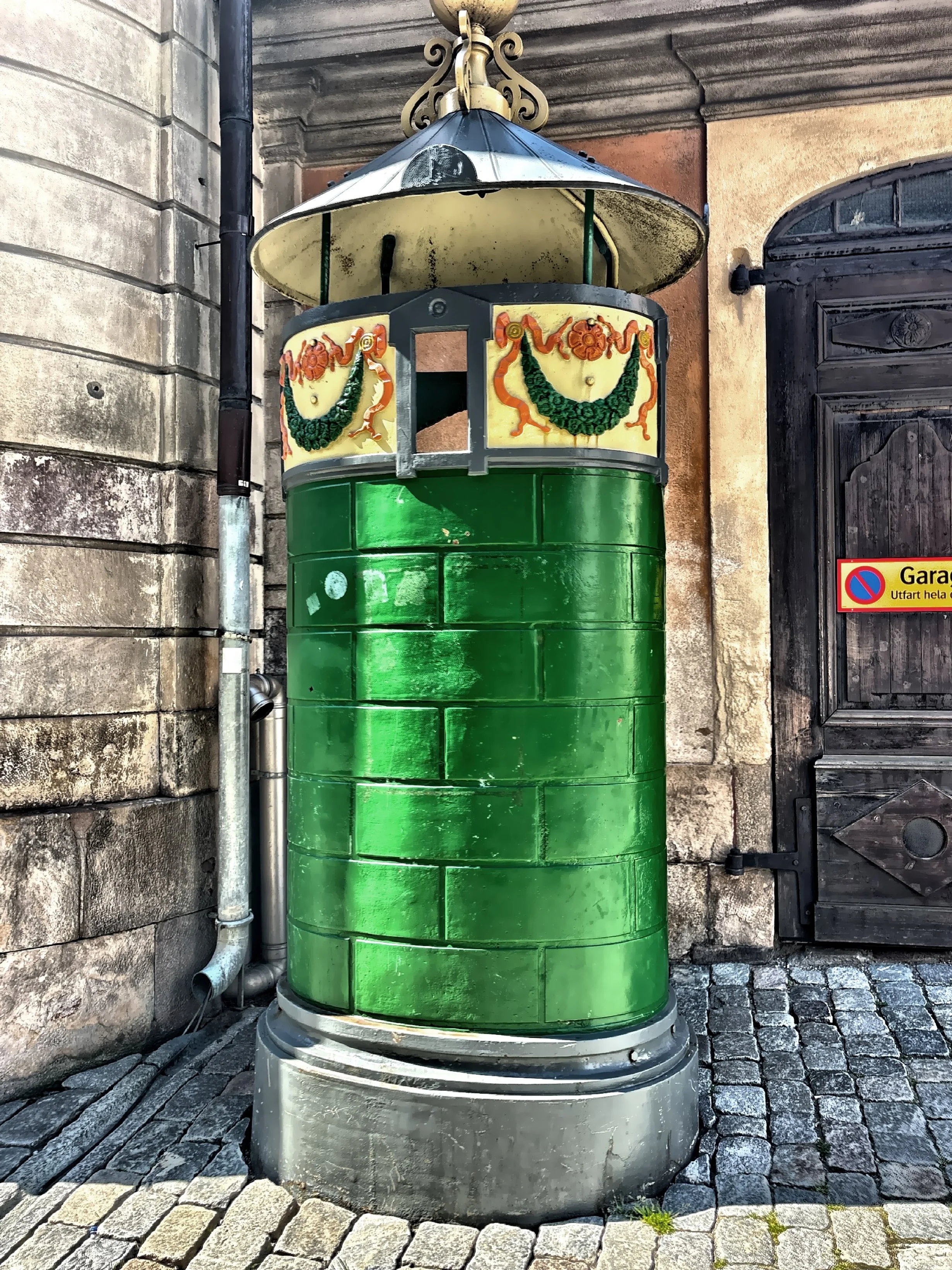  A Kallagrand Urinal, which is a historic urinal. 