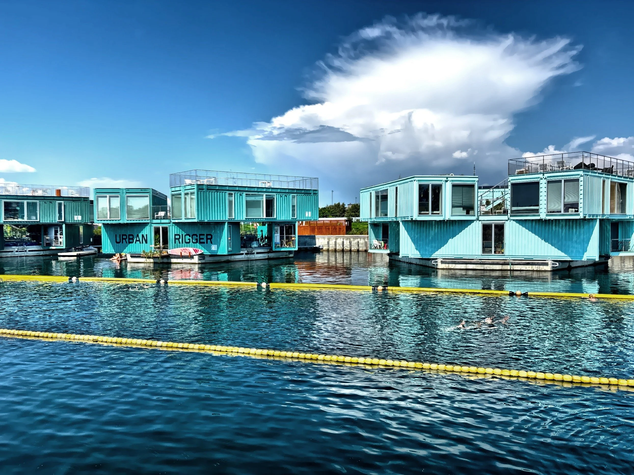  The waterfront oasis where container romantics can stay. 