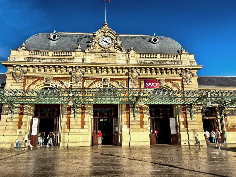  Gare de Nice-Ville, the main railway station built in 1867. 