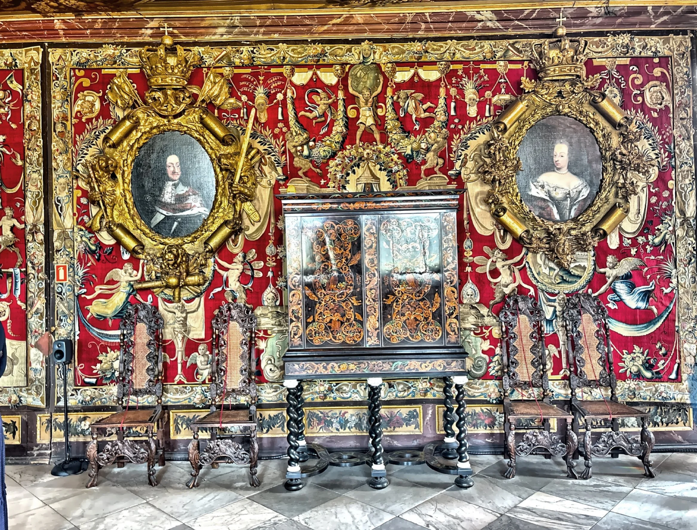  Wallpaper, decorative painting and tapestry 