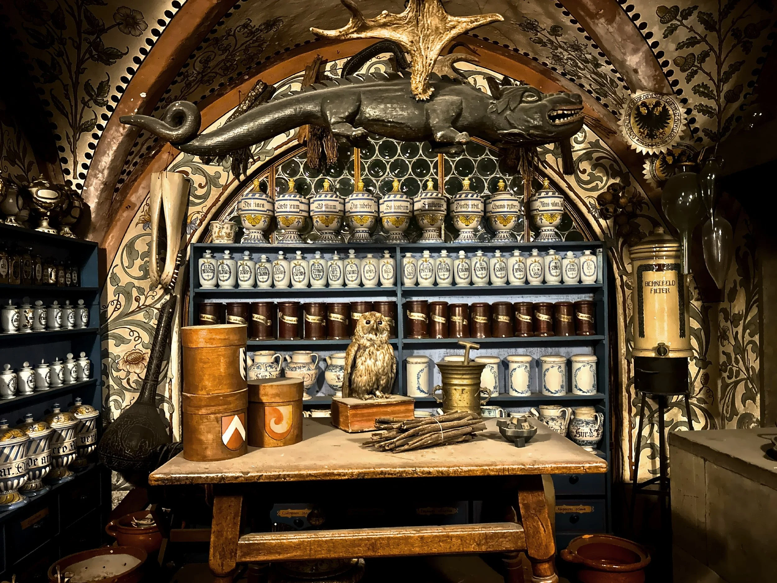  The Alte Suidtersche Apotheke (Old Suidter Pharmacy) operated from 1845 to 1989. 