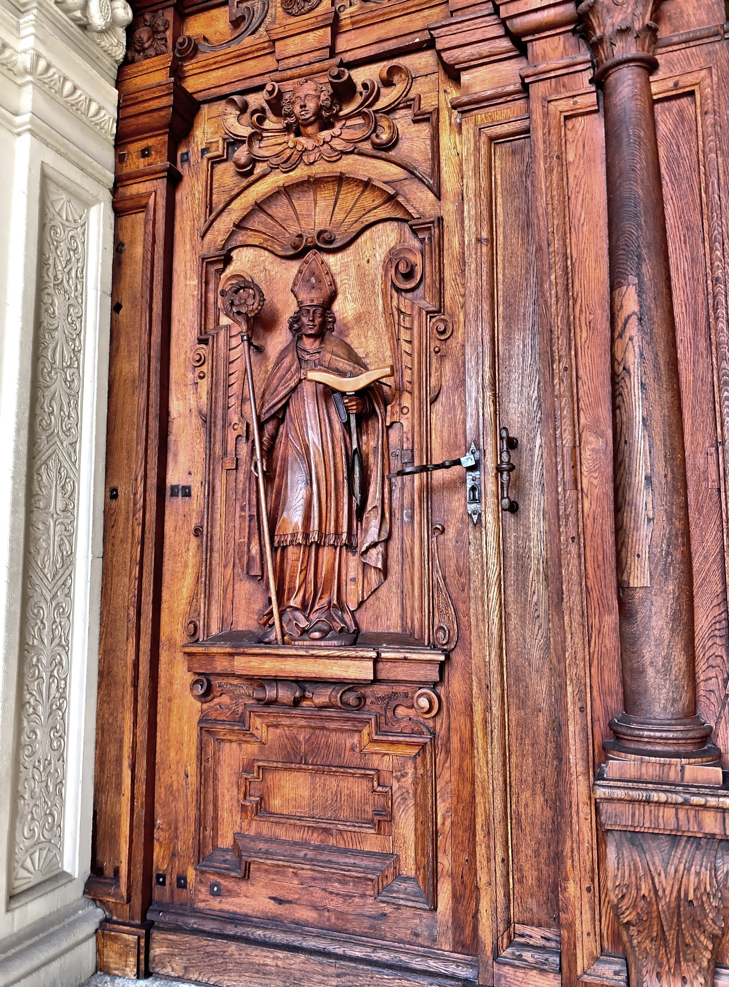  Beautiful wood carvings 