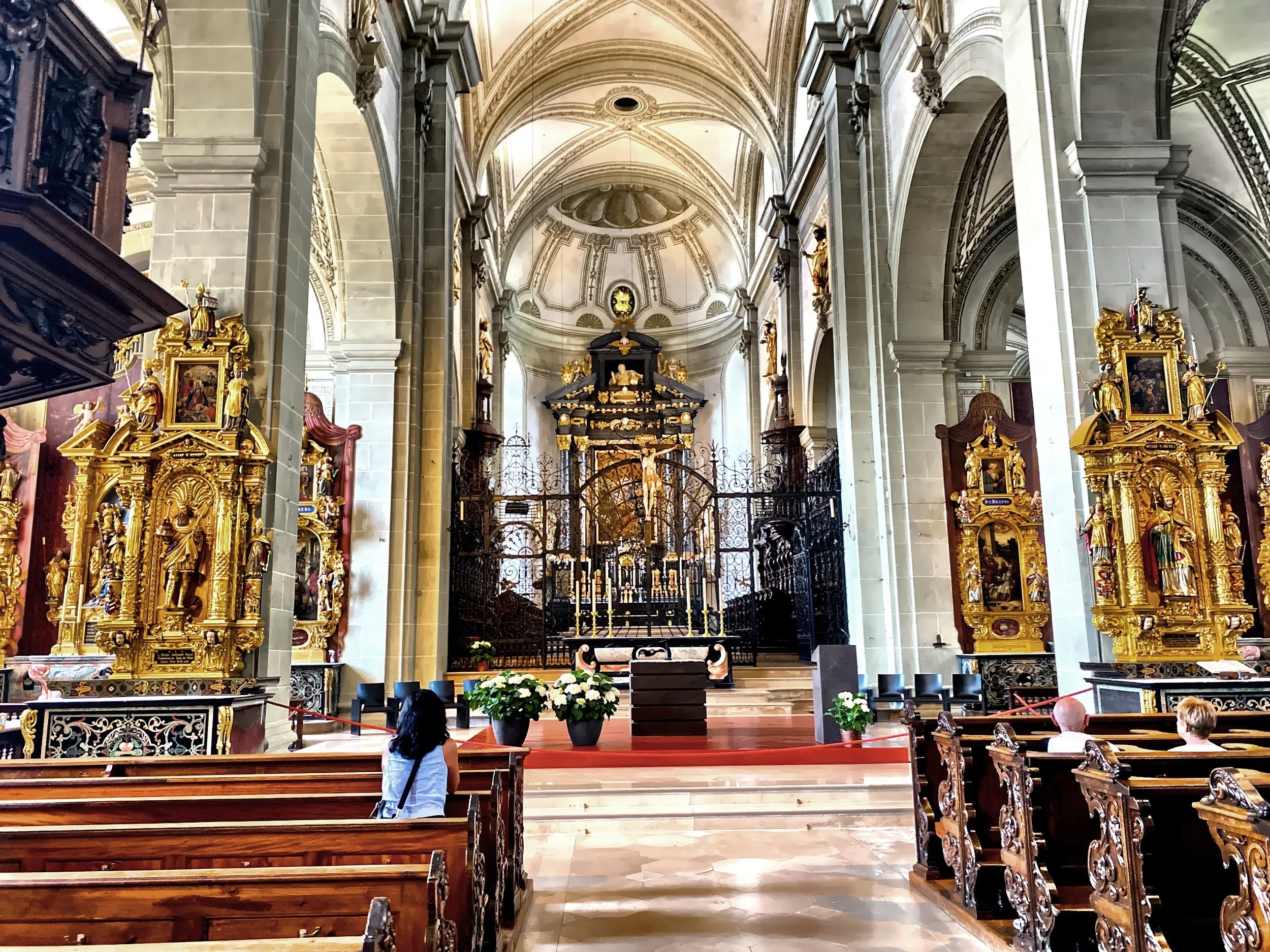  The interior is richly decorated with baroque and Renaissance ornamentation, intricate woodwork, and paintings. 
