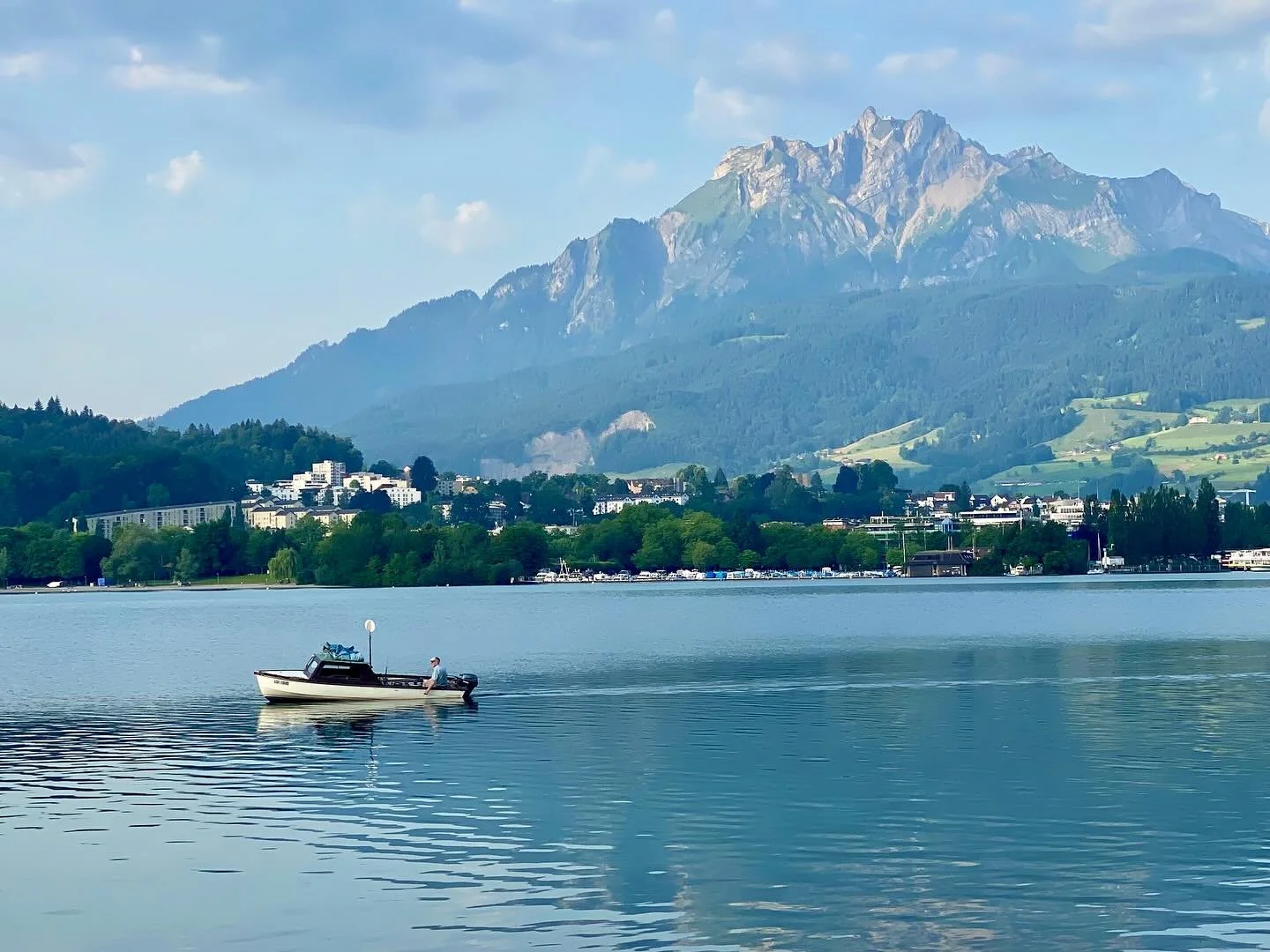 Lake Lucerne and Mount Pilatus #lakelucerne #lucerne_switzerland🇨🇭❤️ #moutpilatus #lakefront #waterfront #europe #peaceful #boating #travelphotography #travelinstagram #beautifulplacestotravel #gayroadtripper #wakingupinnewplaces #travelinstagram  