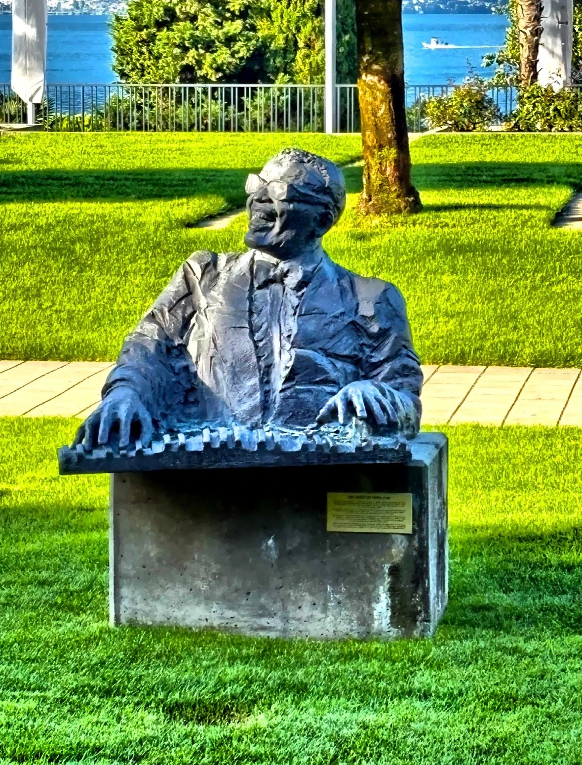  Marco Zeno created this sculpture of Ray Charles, who performed here in 1997. 
