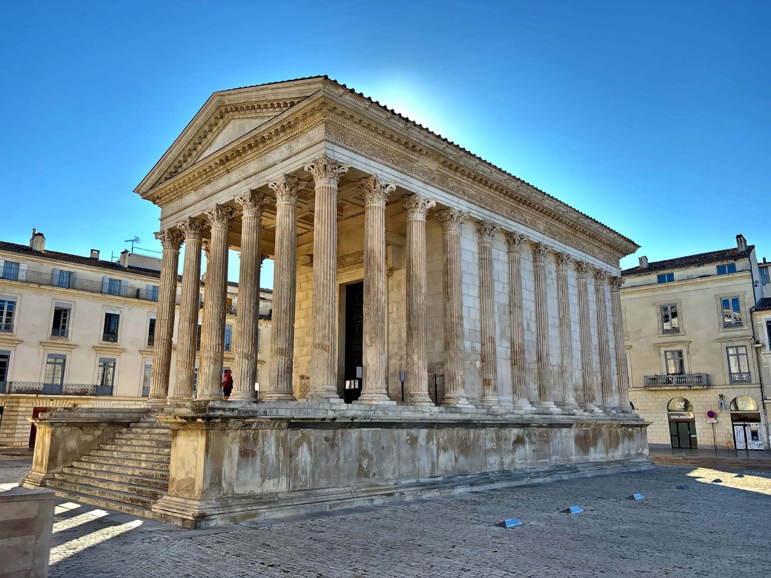  The Maison Carree is a prime example of Augustan-era Roman architecture. 