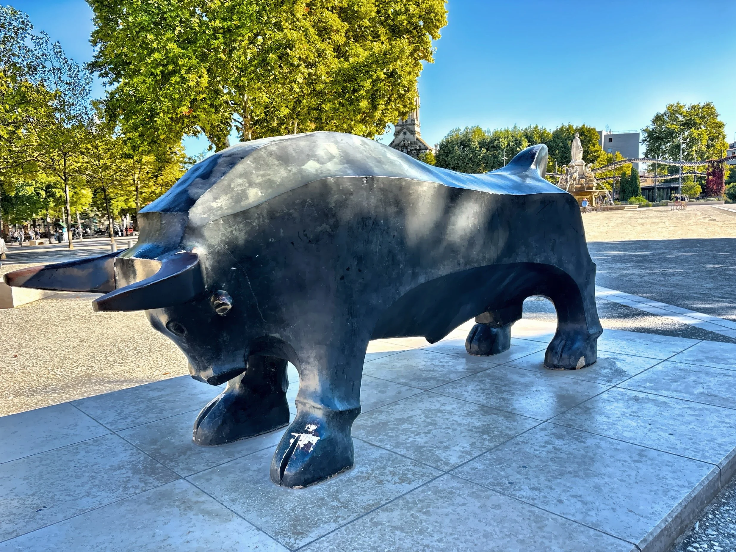  The bull has a strong connection to the city’s Roman heritage and bull fighting traditions. 