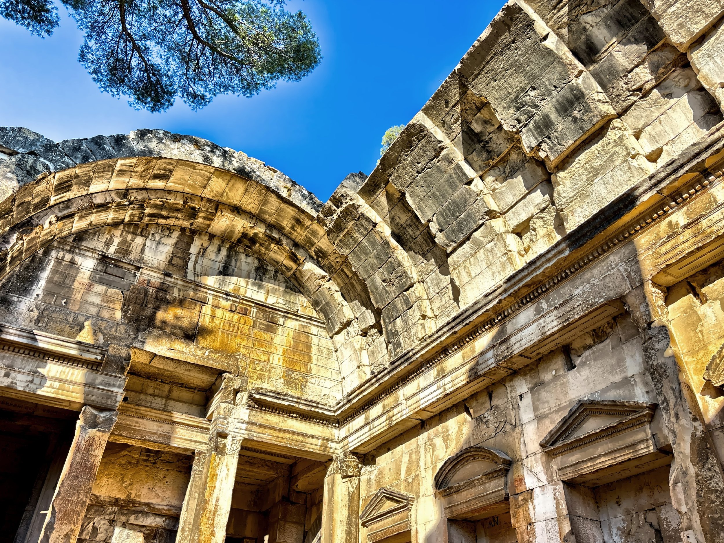  The Temple of Diana near the Jardins de la Fontaine. 