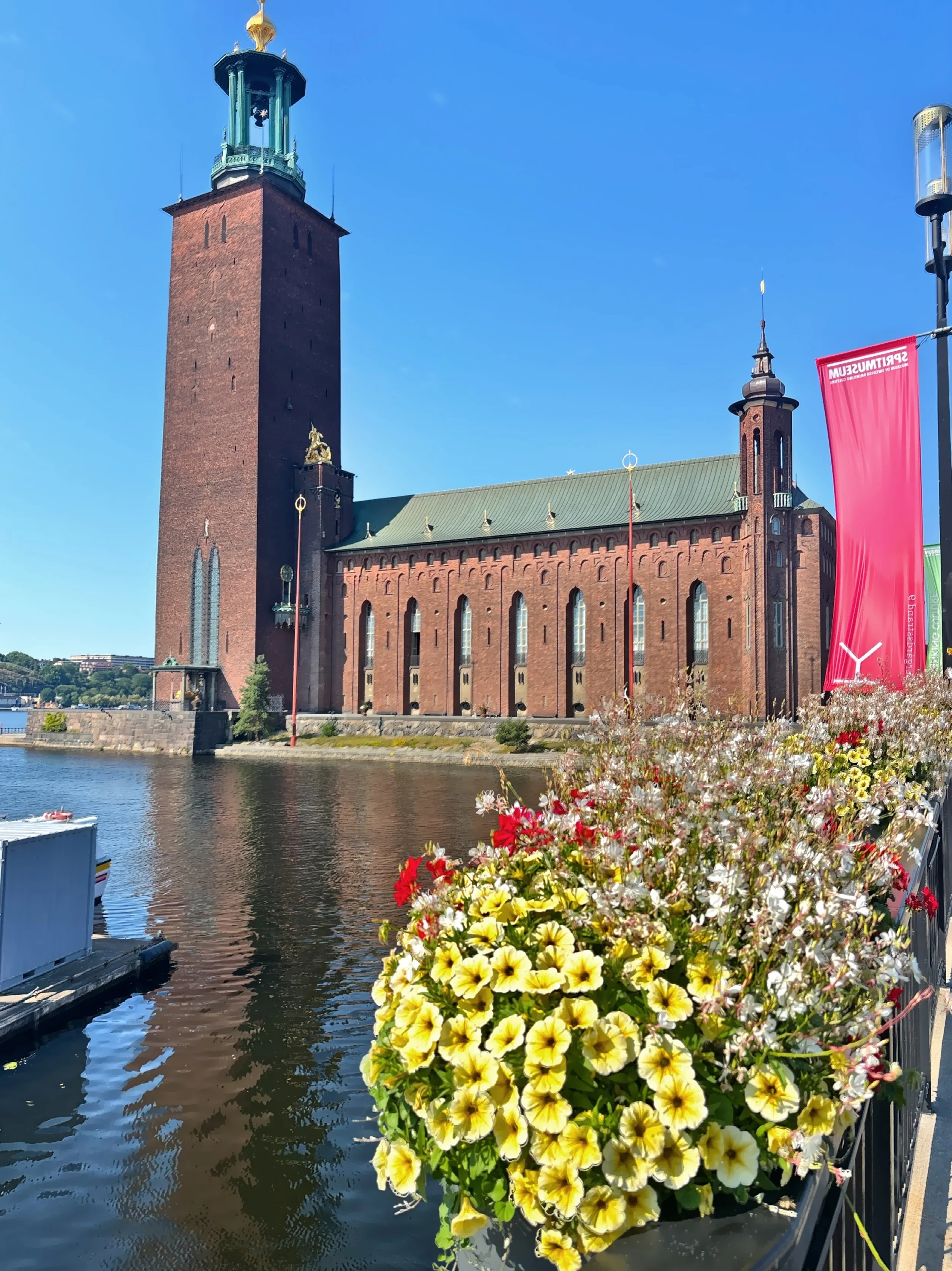  The iconic red-brick Stockholm City Hall where the Nobel Prize banquet is held and contains awesome golden mosaics. 