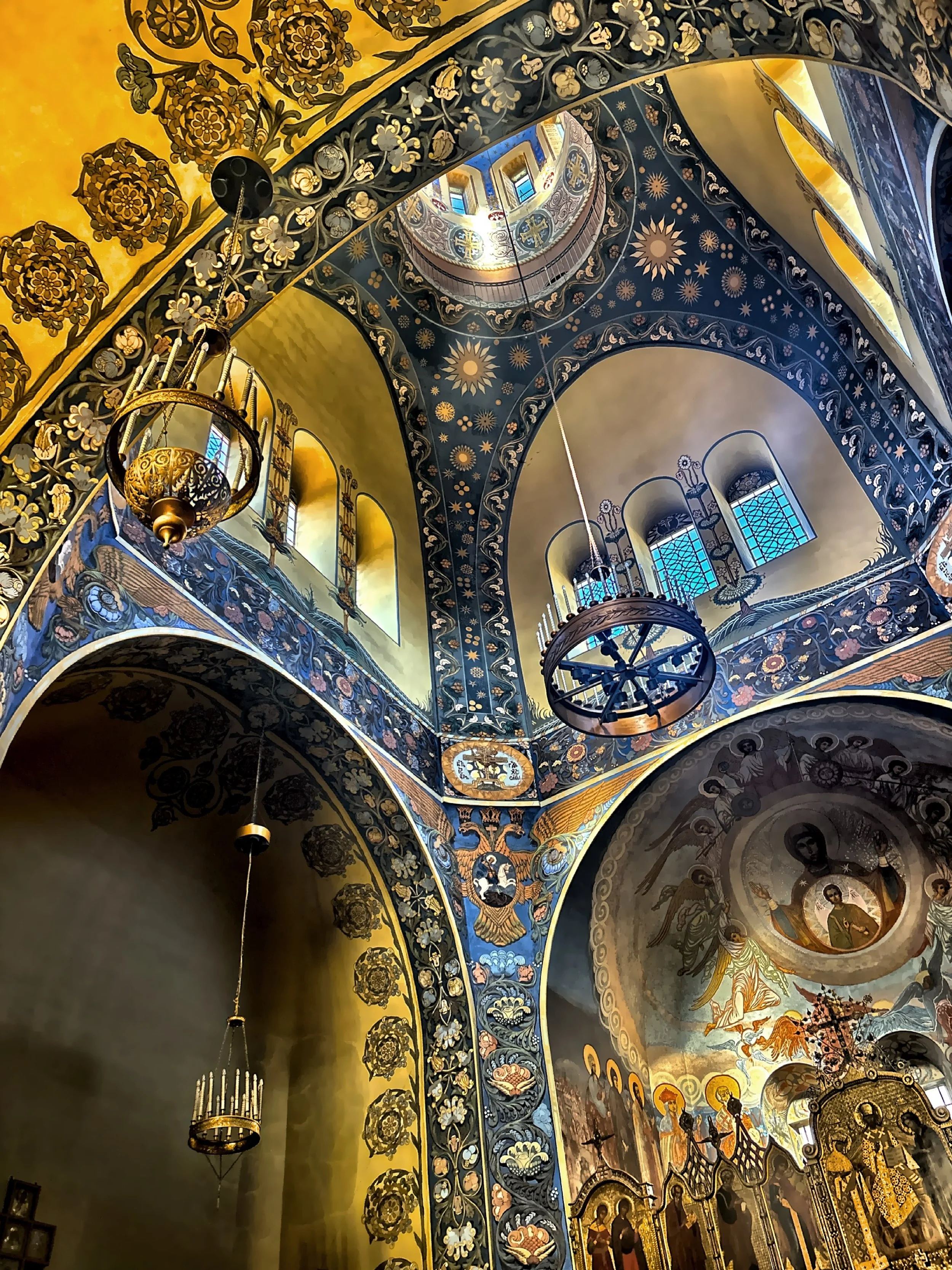  Special La Belle Epoque floral motifs are used in the interior. 