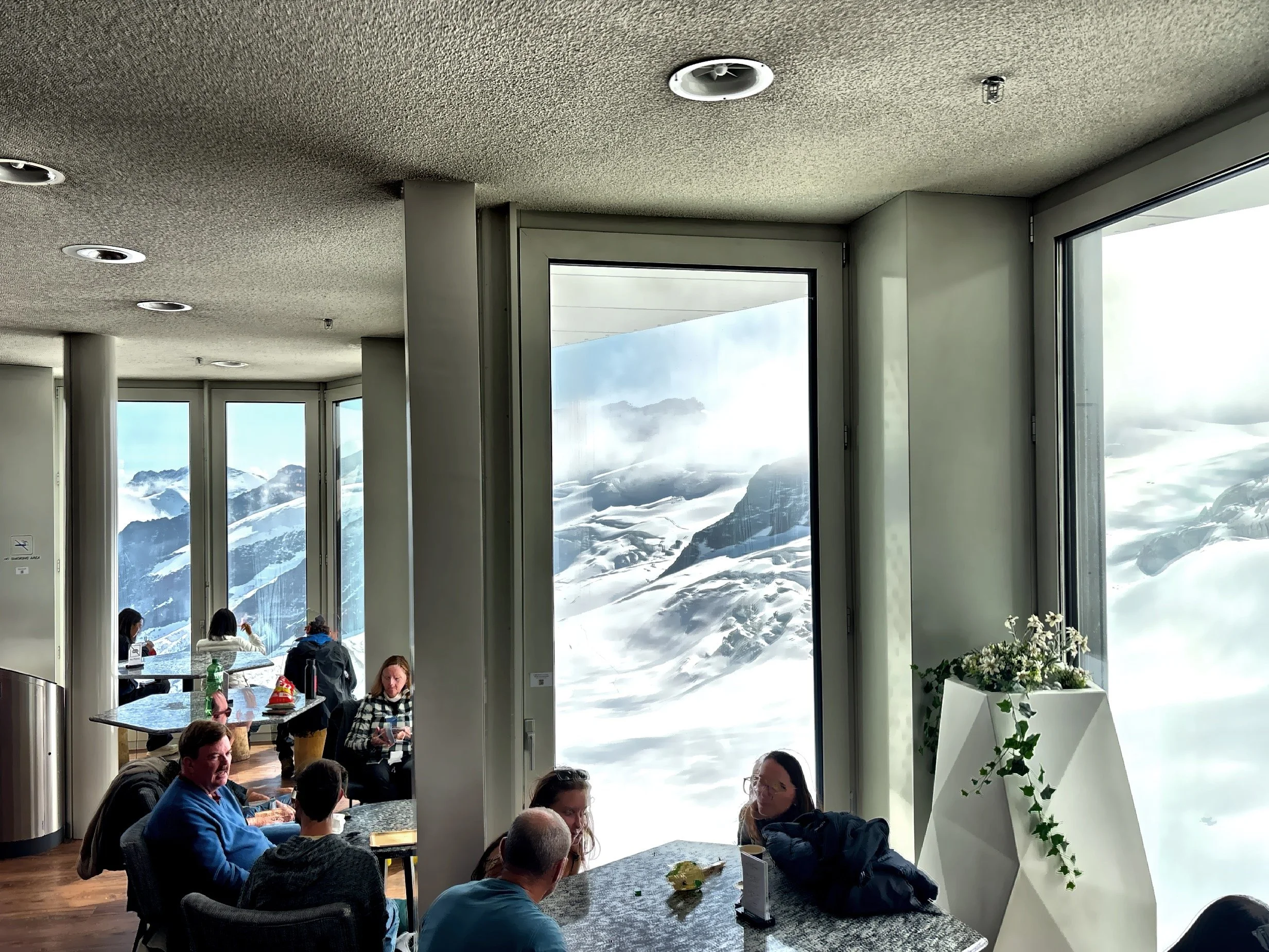  The cafe with awesome view. 