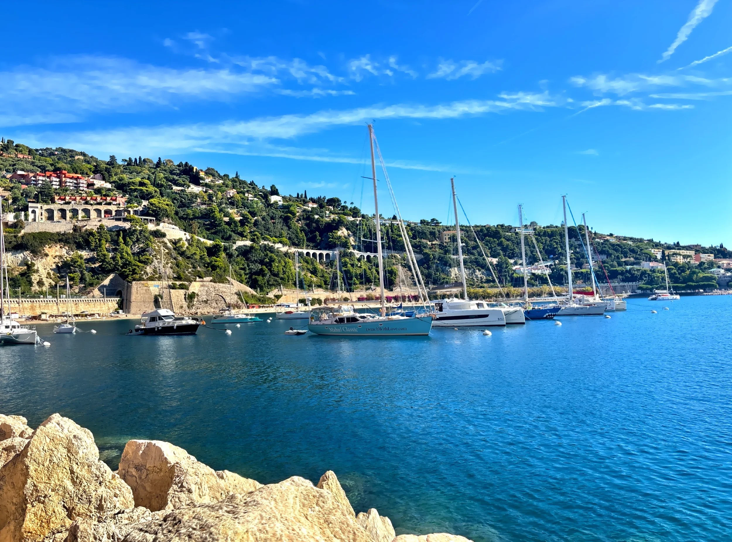  The soft sound of waves against the boats was so relaxing. 