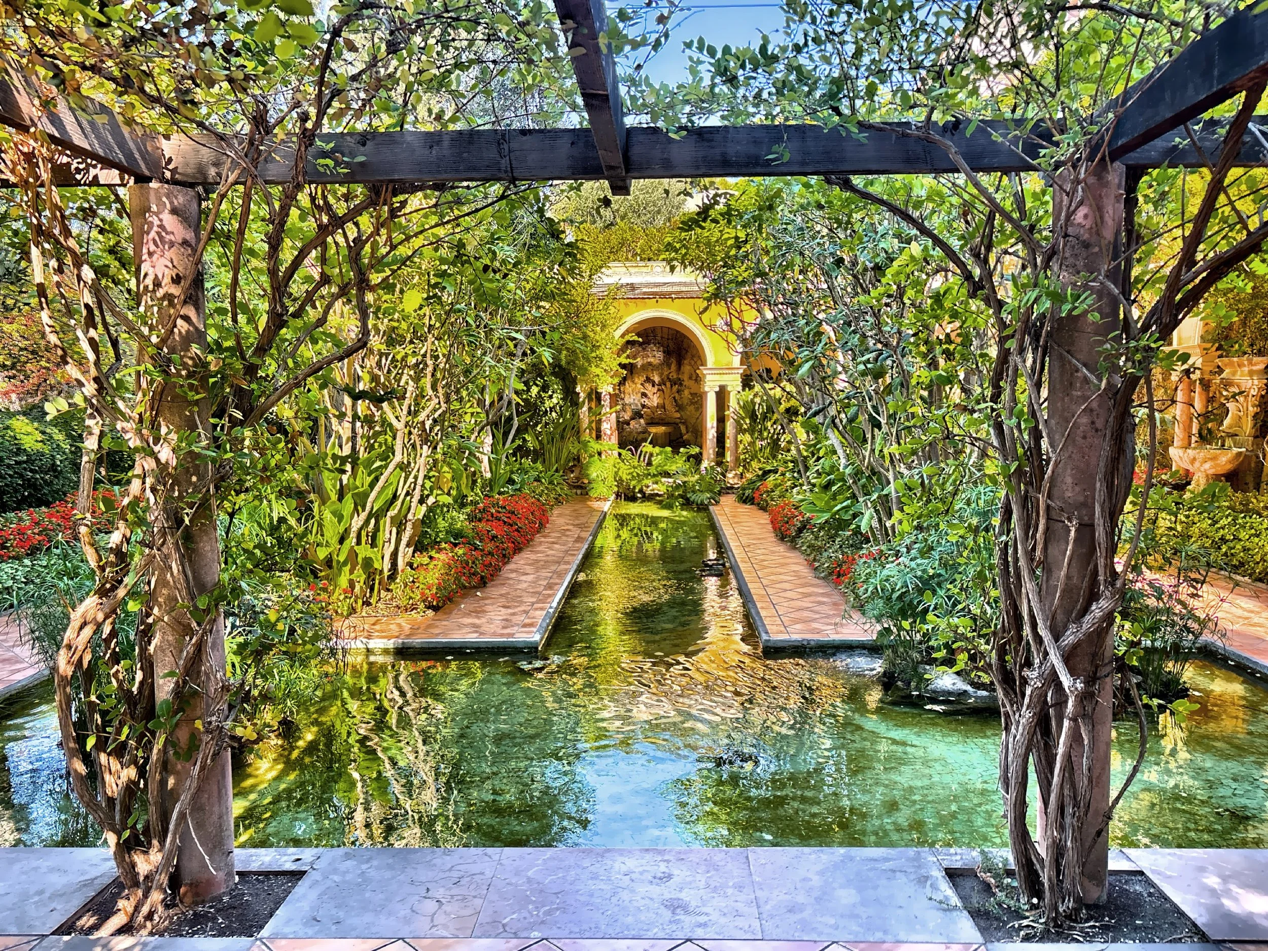  The gardens decorated with columns, waterfalls, ornamental ponds, flowerbeds, and rare species of trees. 