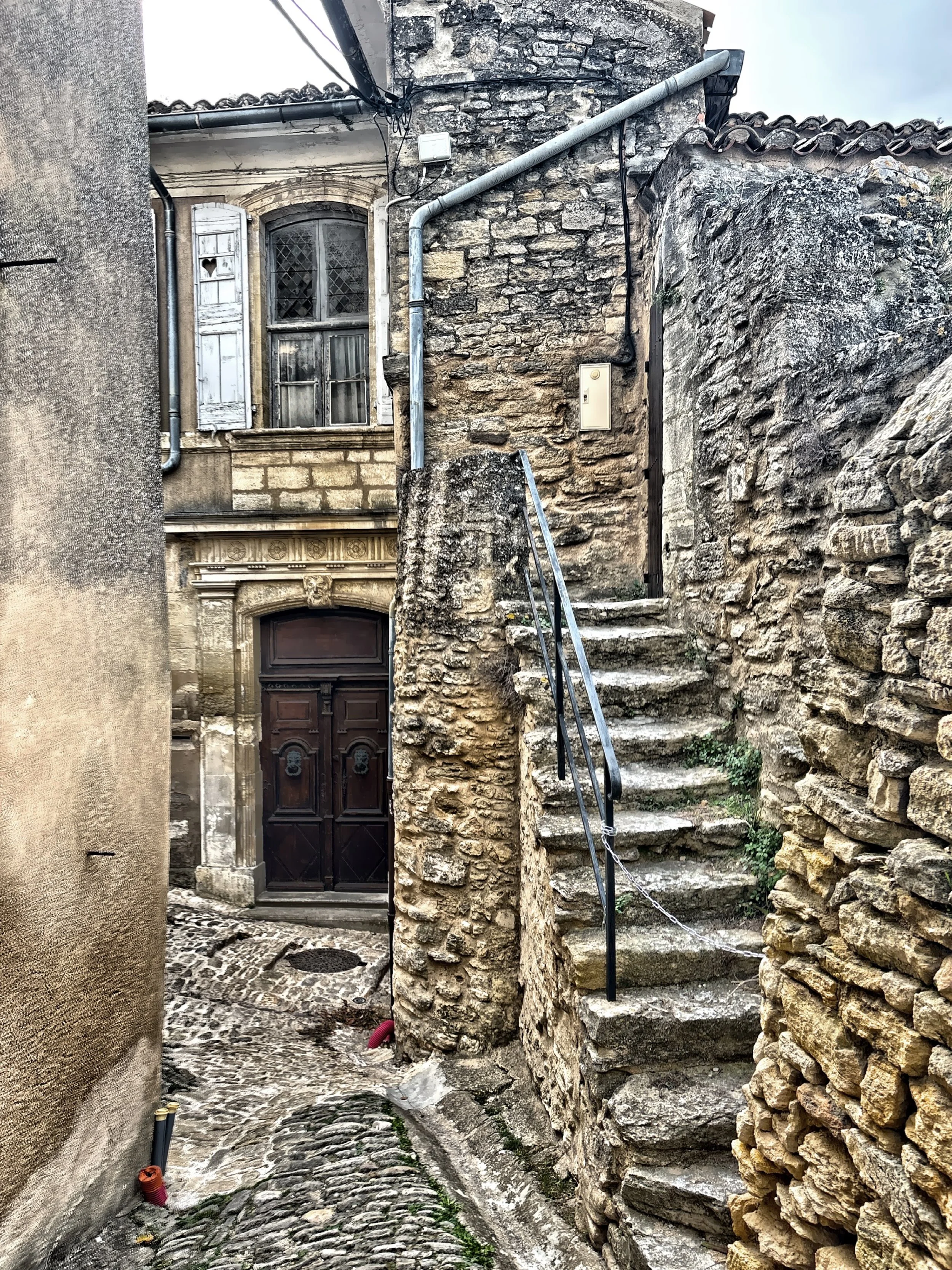  The village is characterized by its historic stone buildings and narrow, cobblestone streets. 