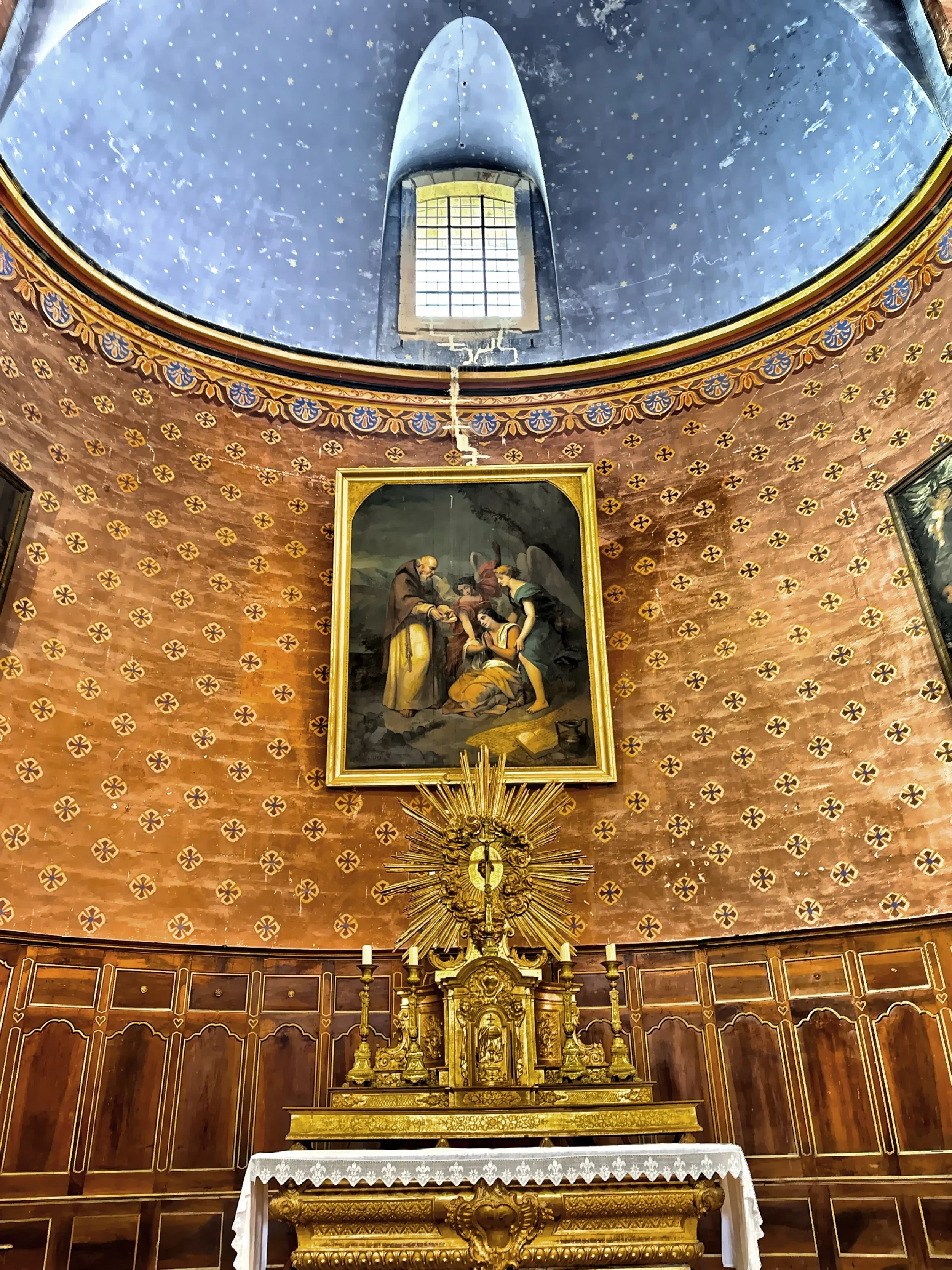  The altar to Saint Fermin, the patron saint of Gordes, is small and lovingly kept. 