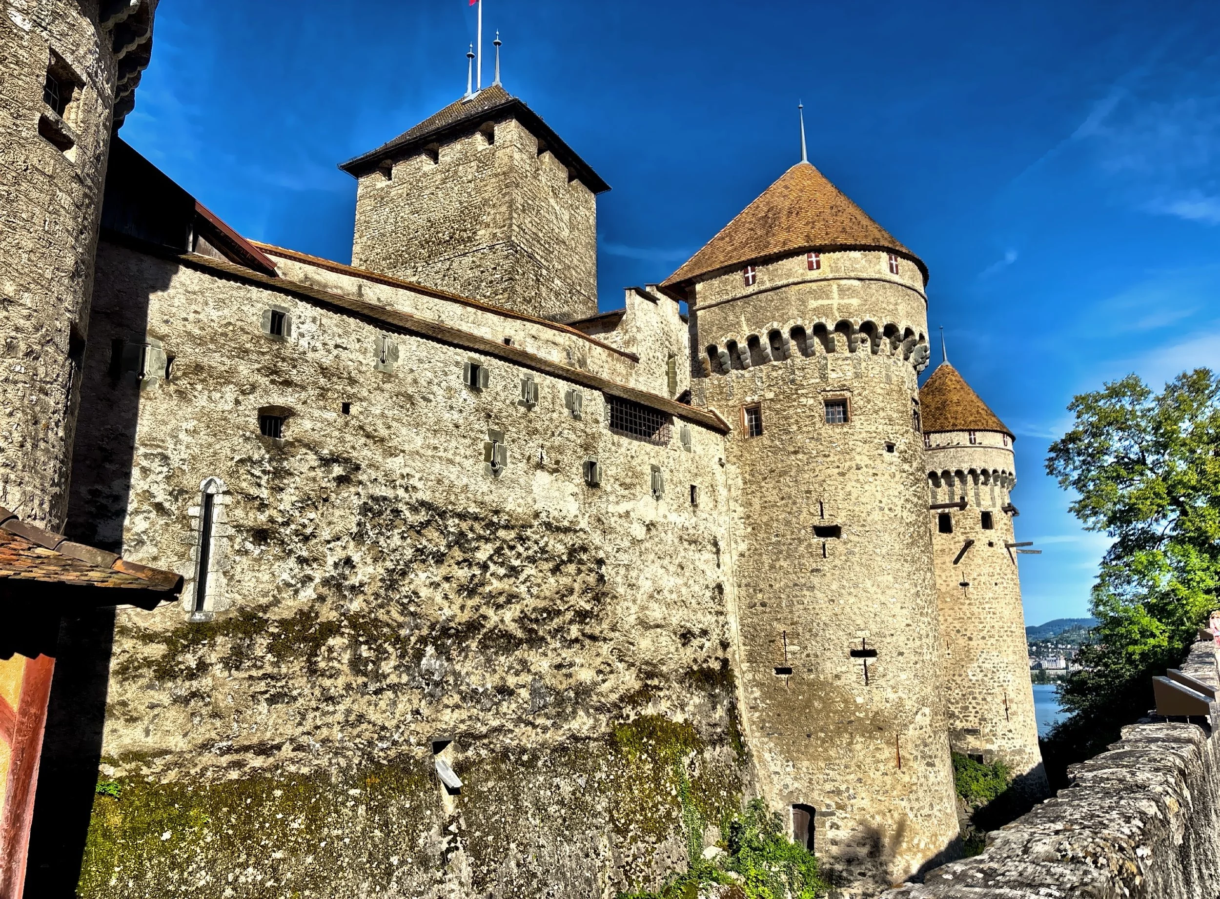  The castle’s rooms, towers, courtyards, and cellars are all open to explore, connected by narrow staircases and stone corridors that echo with history. 