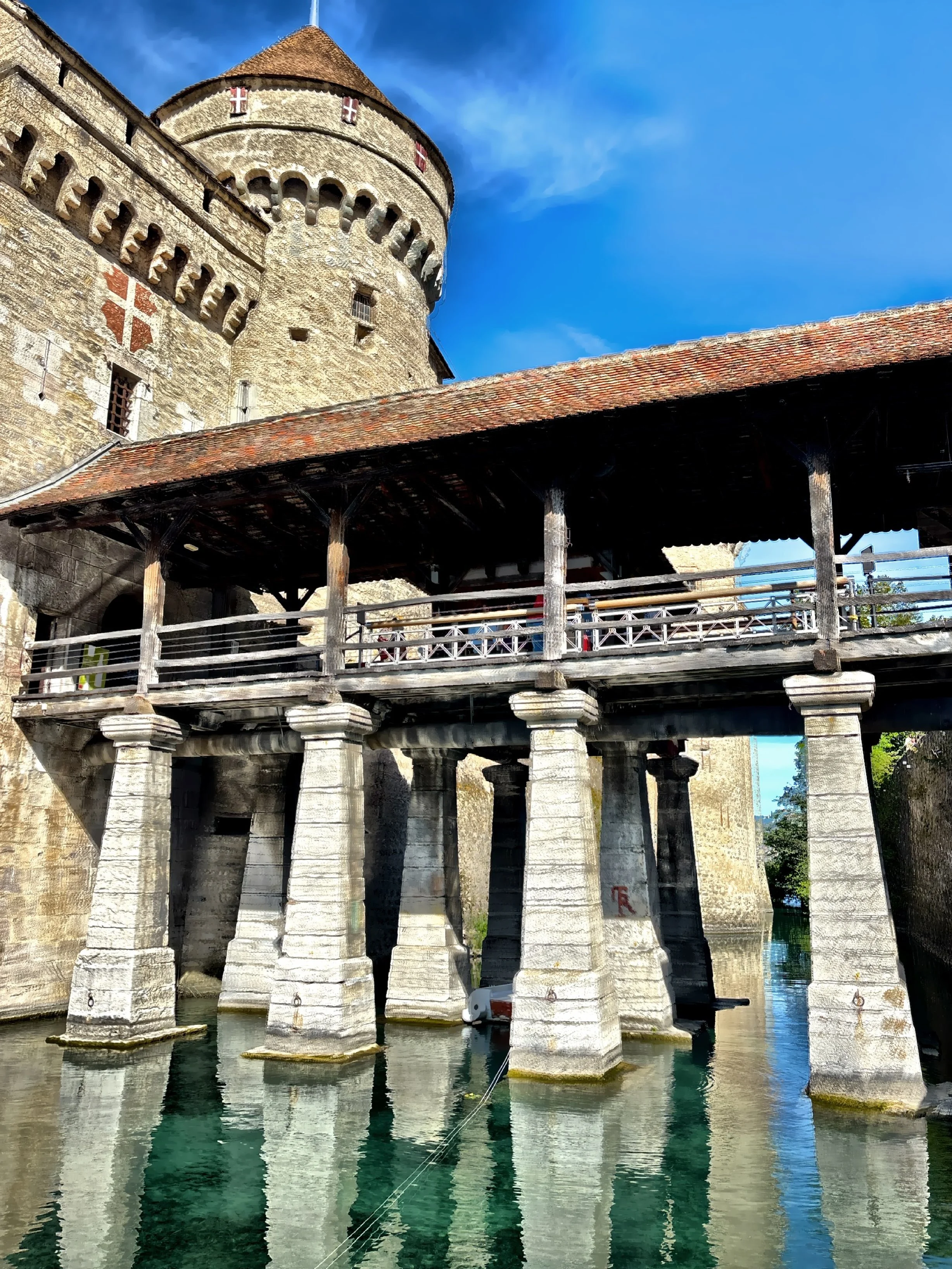  The castle is situated on a rocky island, with the lake forming a natural moat. 