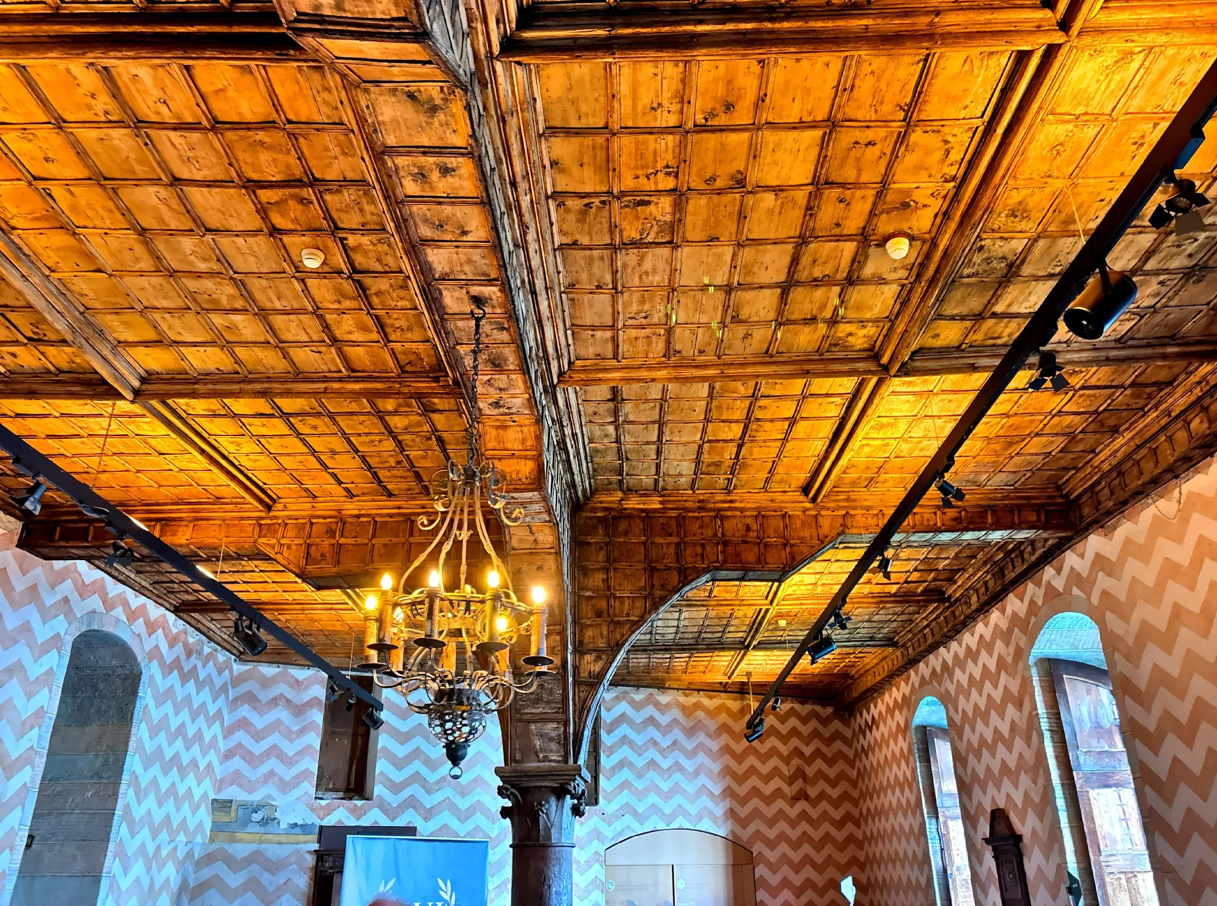  These rooms didn’t exist for shoe, they were the nerve centers of regional power, where decisions were made affecting trade routes, taxation, and diplomacy. 