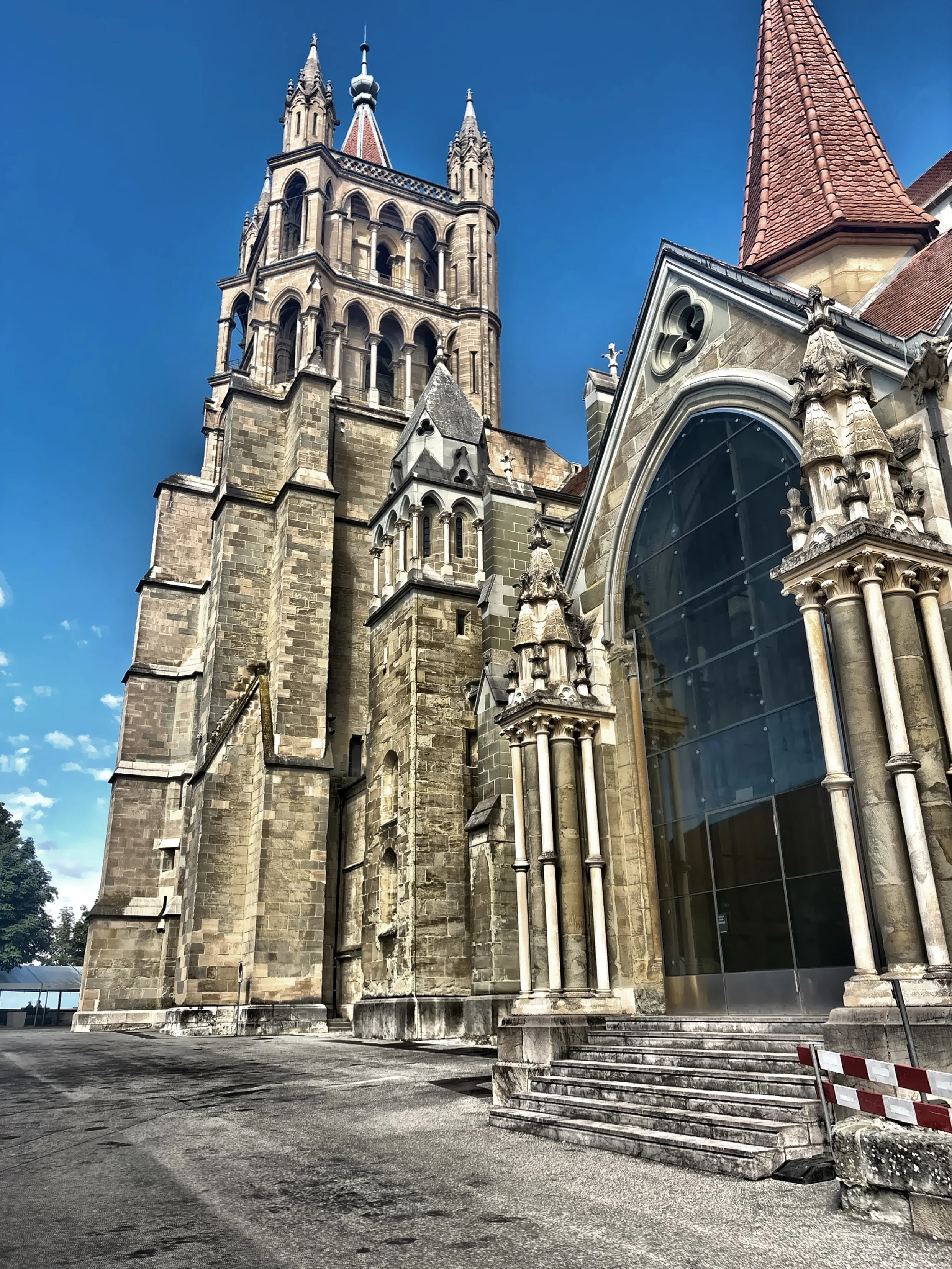  The Cathedral’s bell tower rises up 225 feet. 