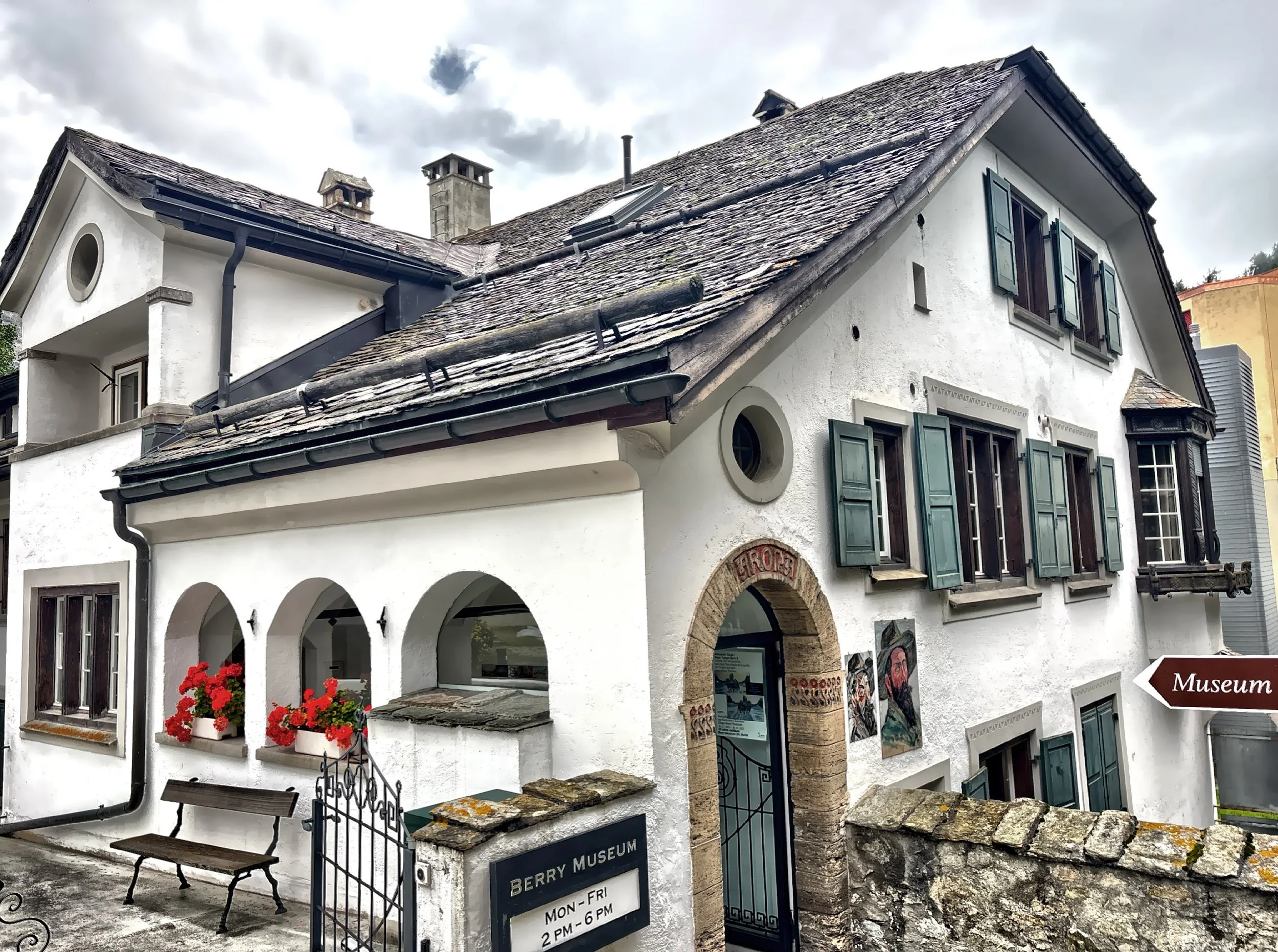  The Berry Museum is housed in the century-old Villa Arona, and is dedicated to the doctor and painter Robert Berry II. 