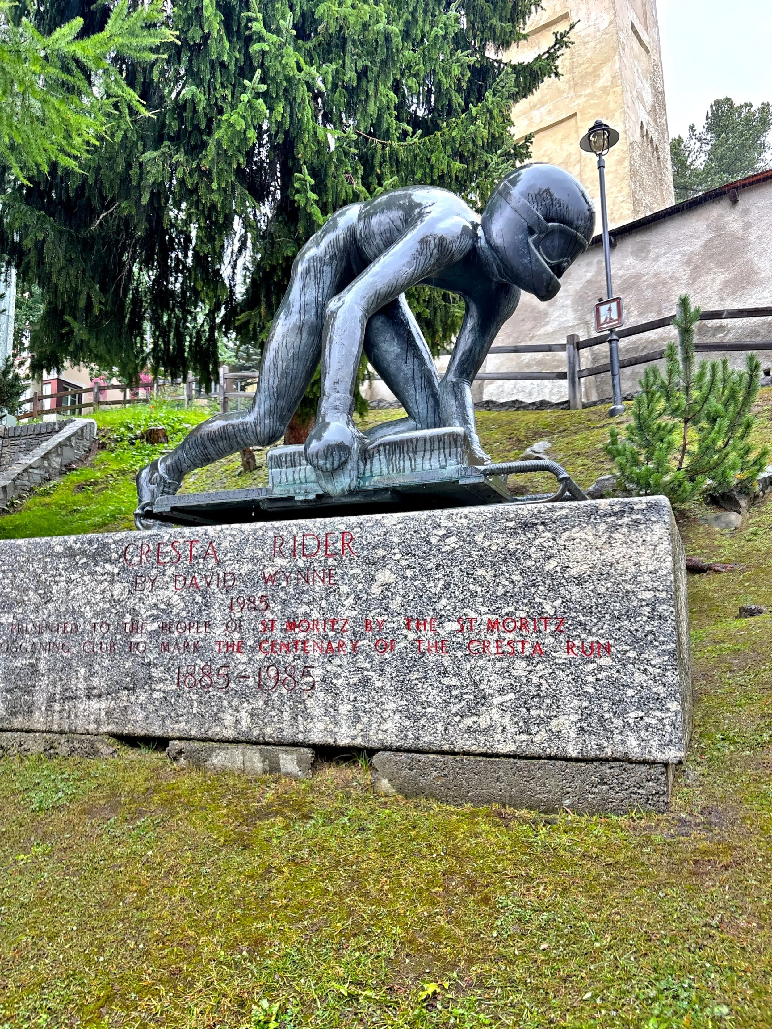  The ‘Cresta Rider’ is a life-sized sculpture by British sculptuor David Wynne commissioned by the St Moritz Tobogganing Club to commemorate the club’s centenary. 