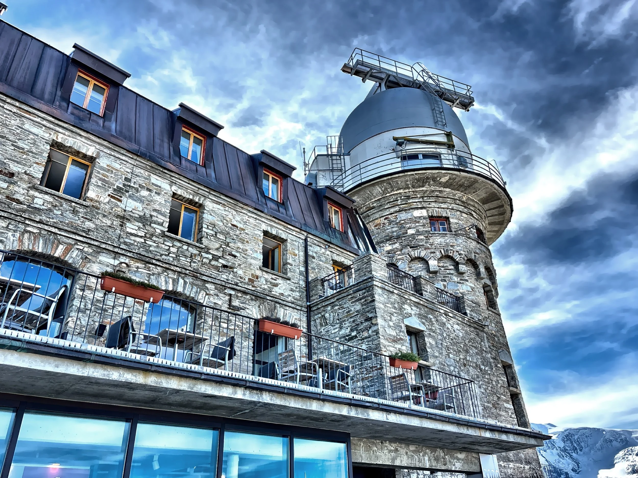  The Kulmhotel Gornergrat and the KOSMA observatory building complex opened in 1910. 