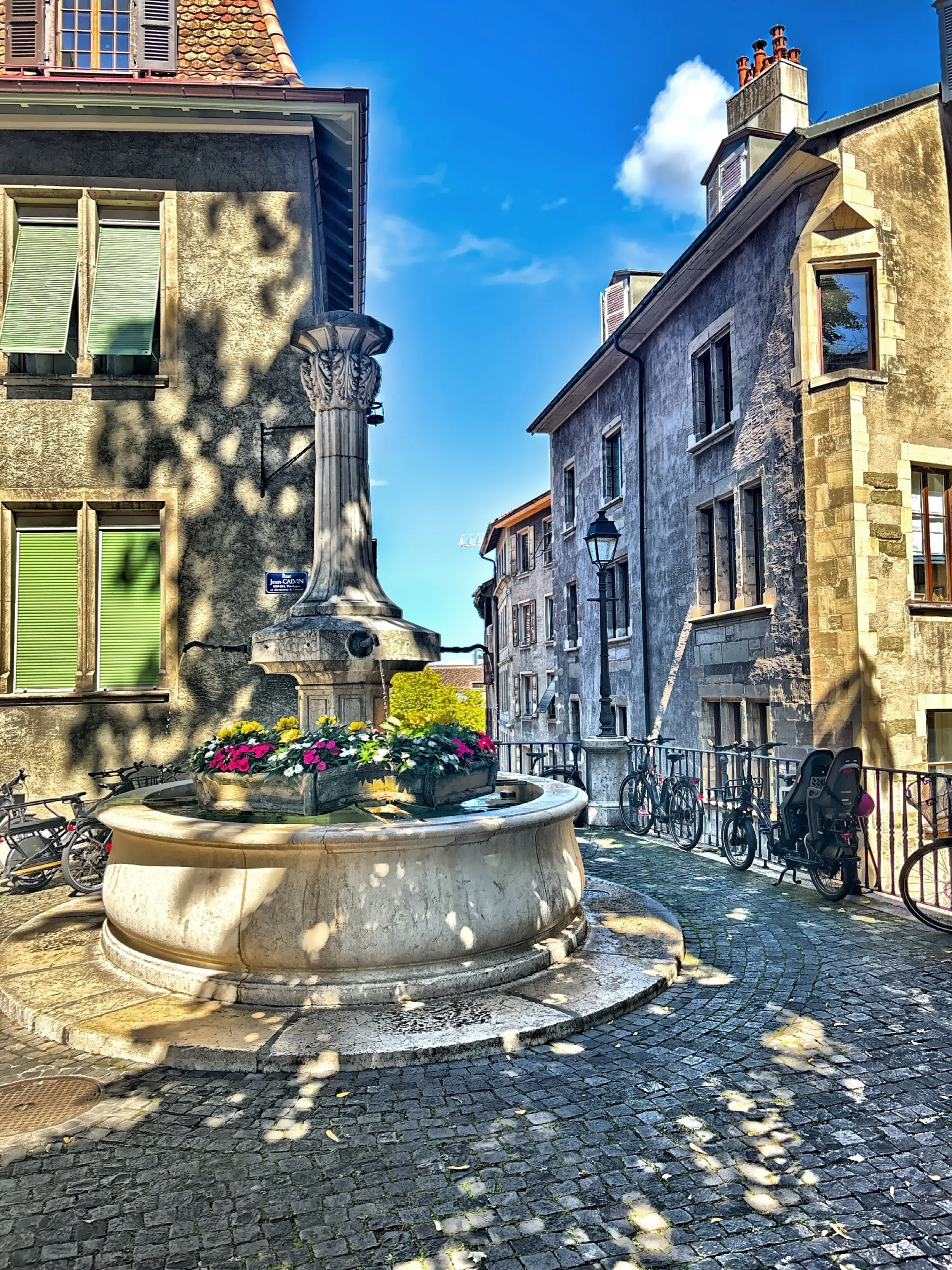  The Four Seasons Fountain in Old Town. 