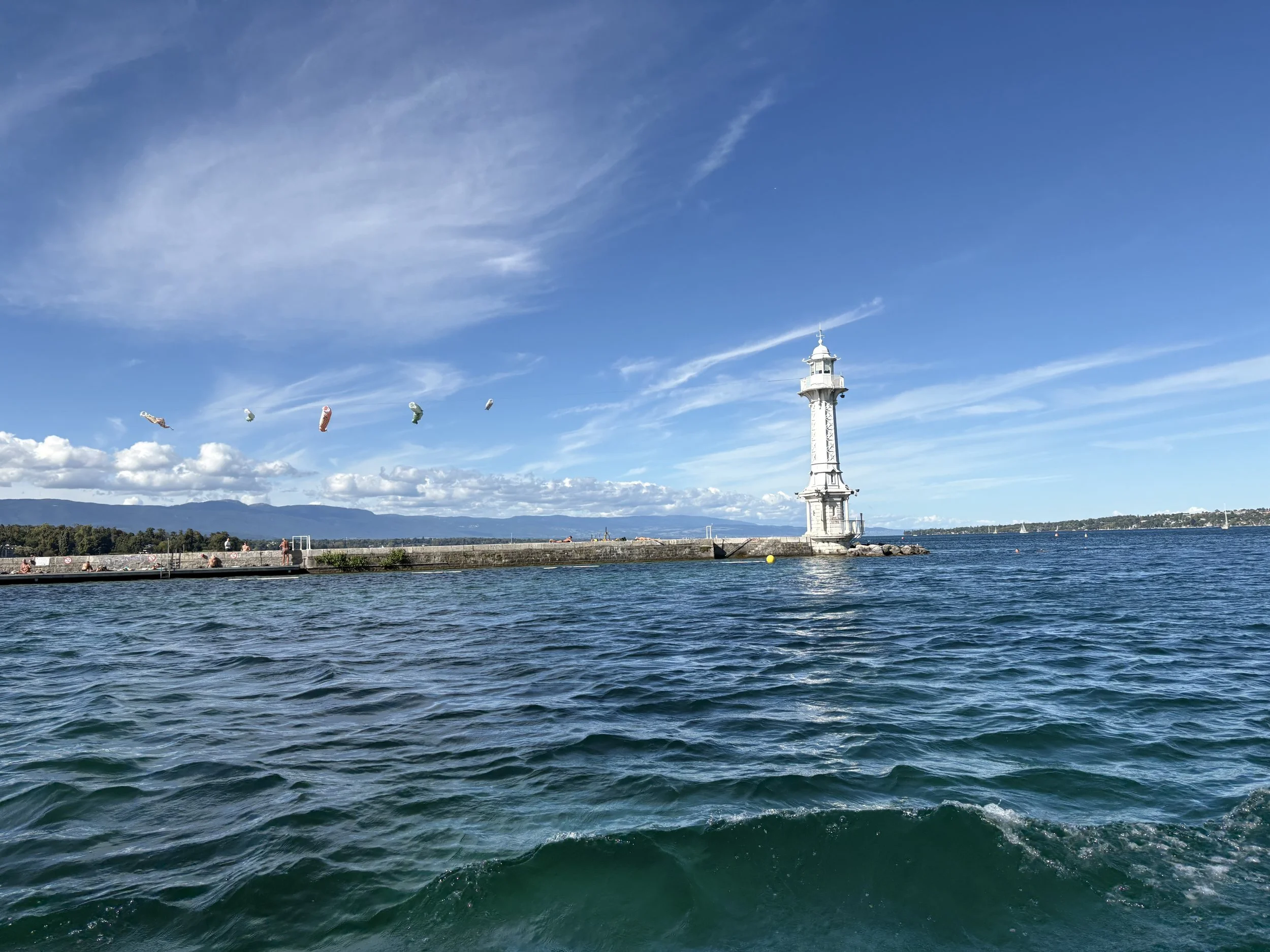  Phare des Paquis, a famous lighthouse onLake Geneva. 