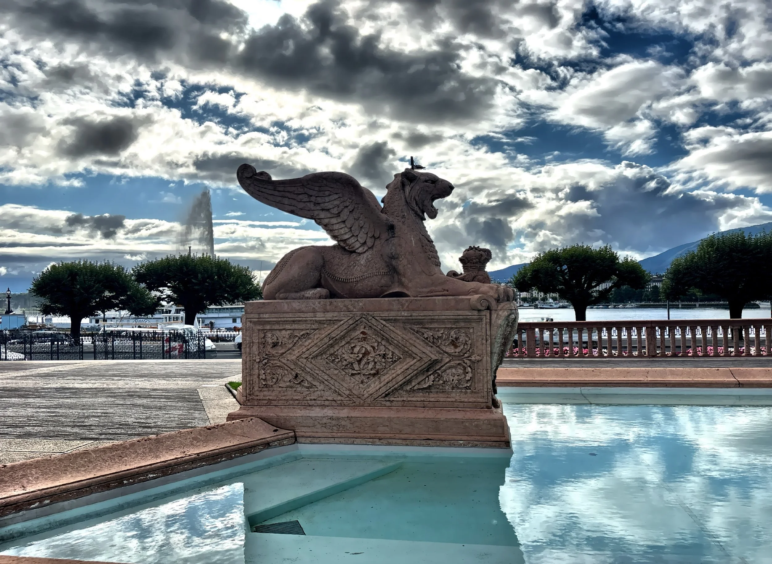  This winged lion is also a part of the Brunswick Monument complex. 