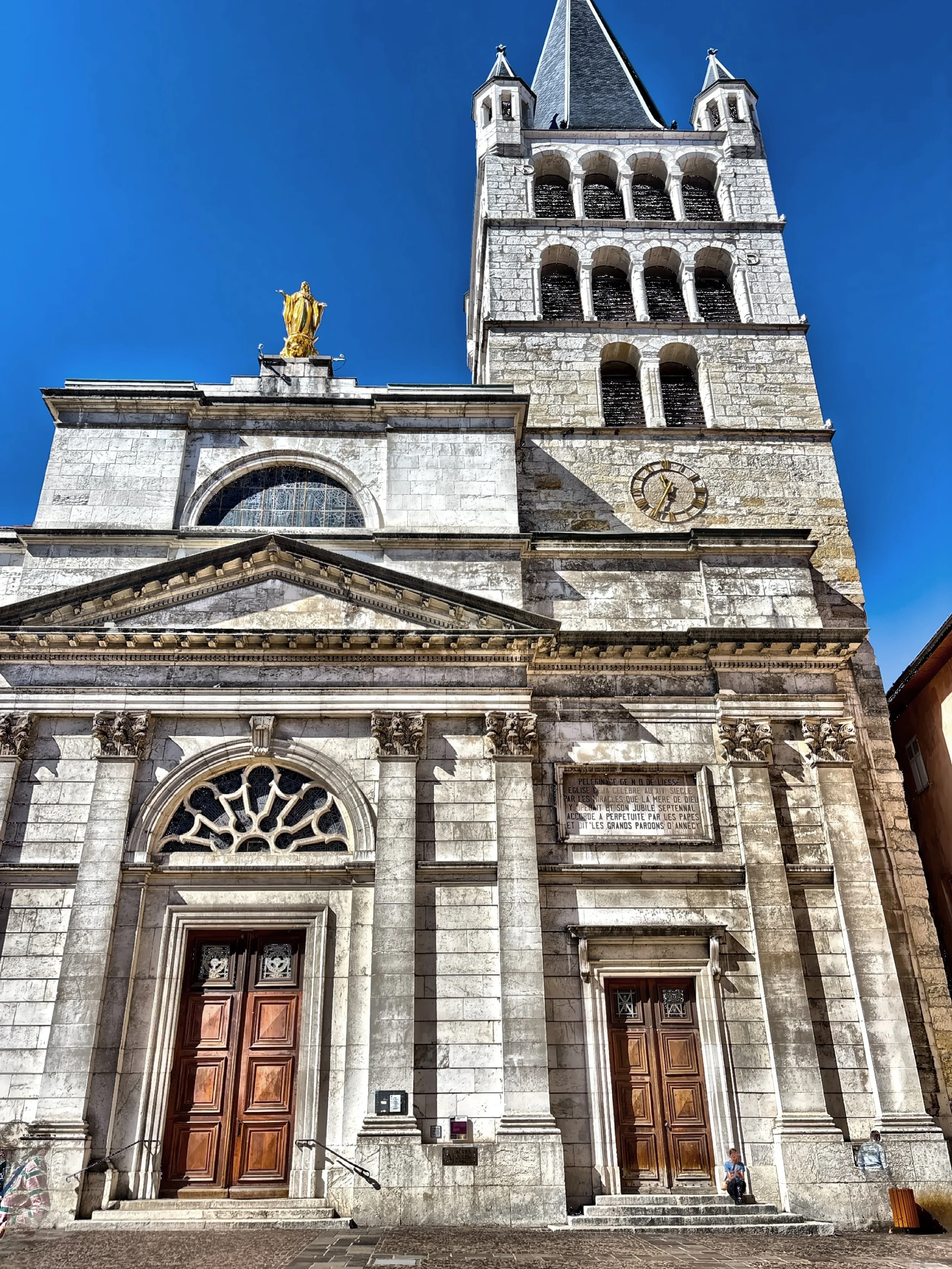  The Church of Our Lady of Liesse rises over Annecy’s Old Town. 
