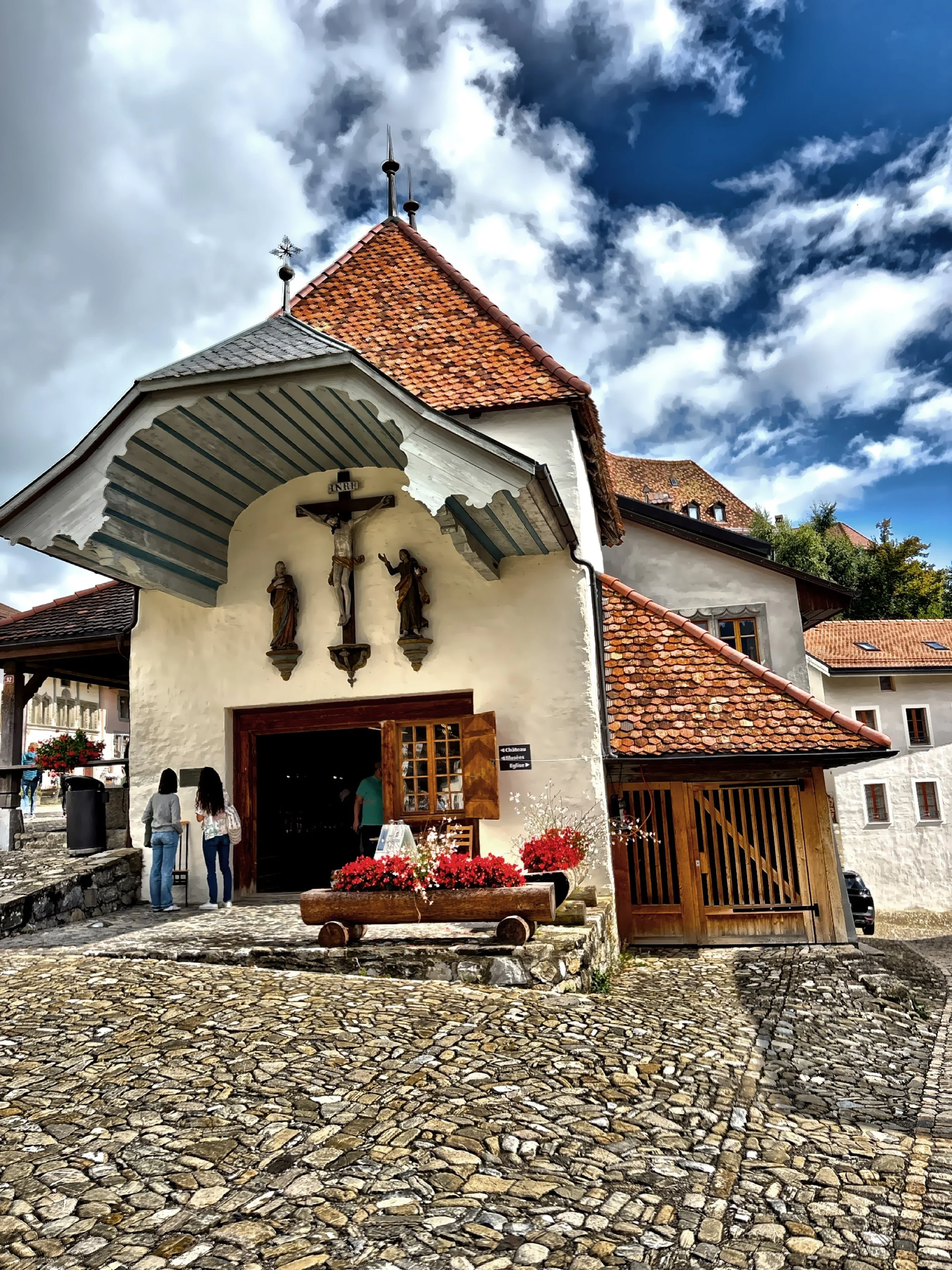  The 16th century Calvary Chapel is currently the home of an art gallery. 