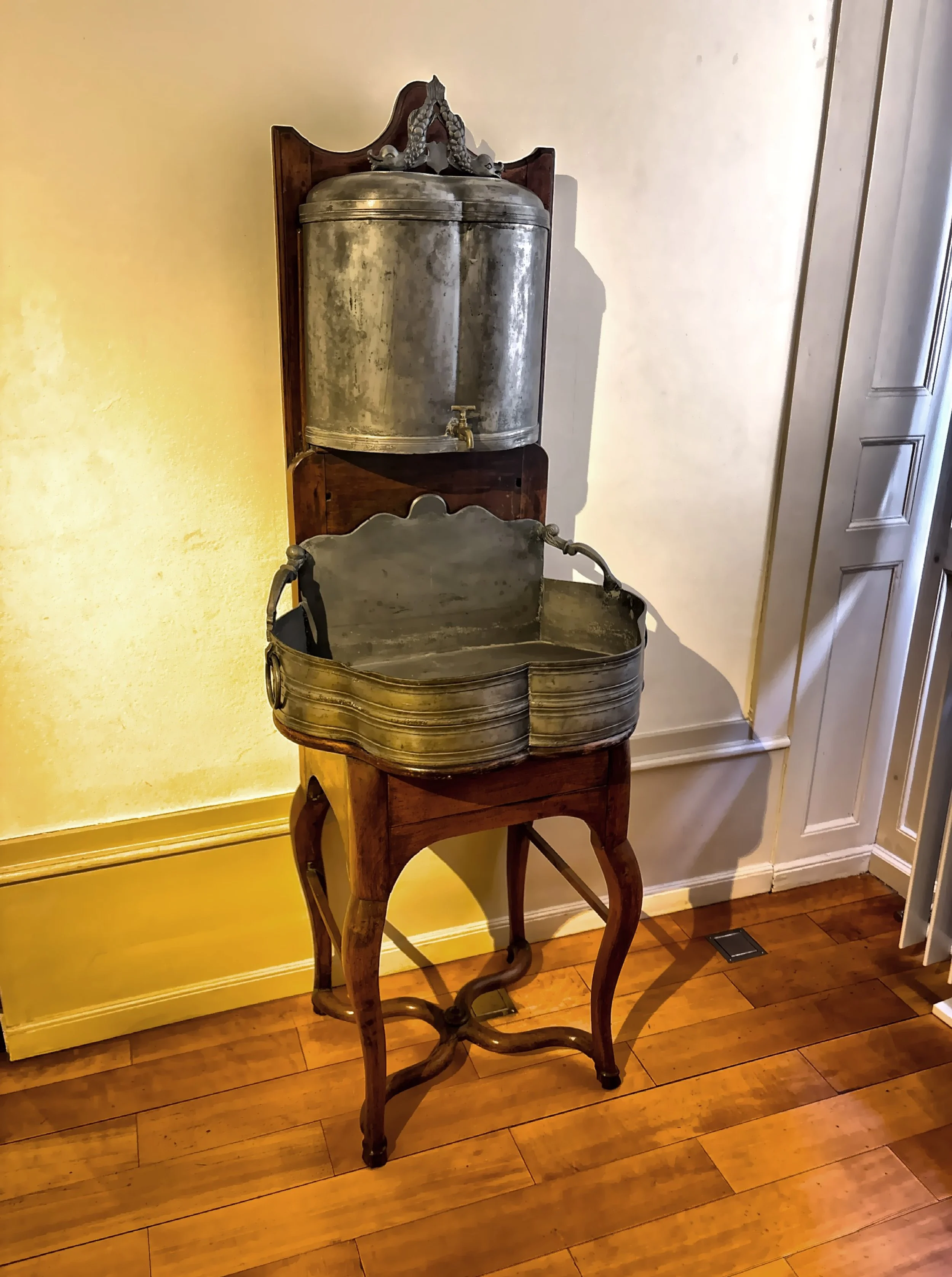  A French Louis XV period pewter Lavabo mounted on a walnut stand, dating back to the 18th century. 