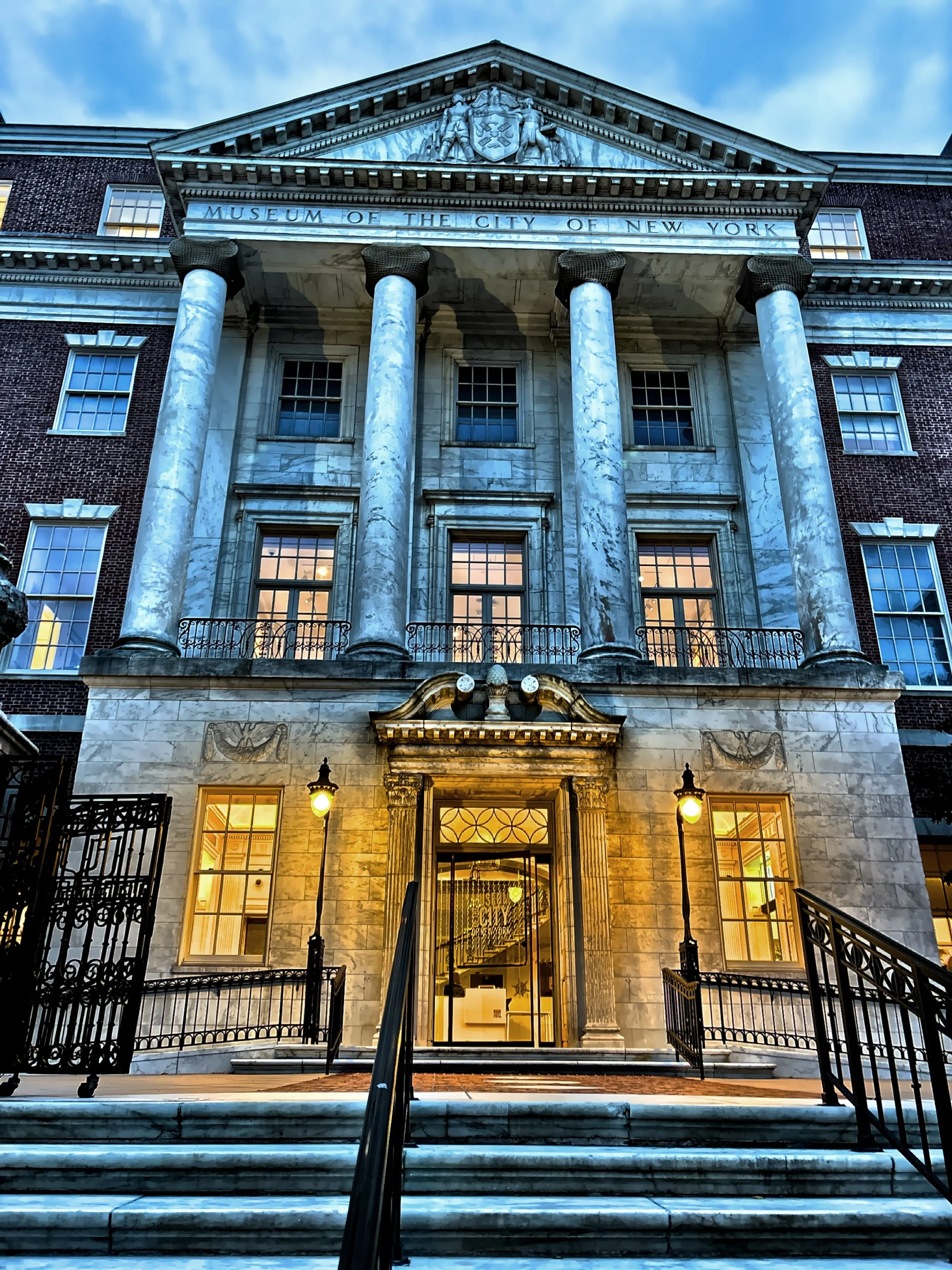  The main entrance to the Fifth Avenue museum. 