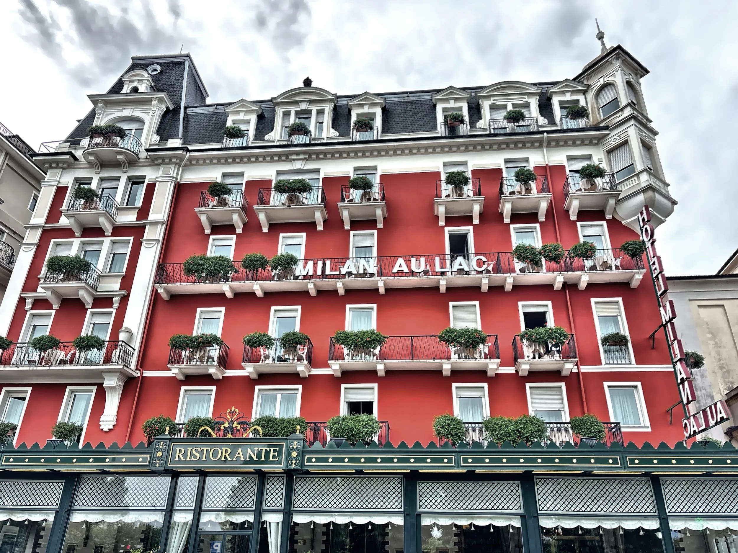  The history of the Milan Speranza Au Lac started back in 1859 when it was built as Speranza Inn.  In 1930 it was transformed into a paper Hoel by Carlo Alberto. 