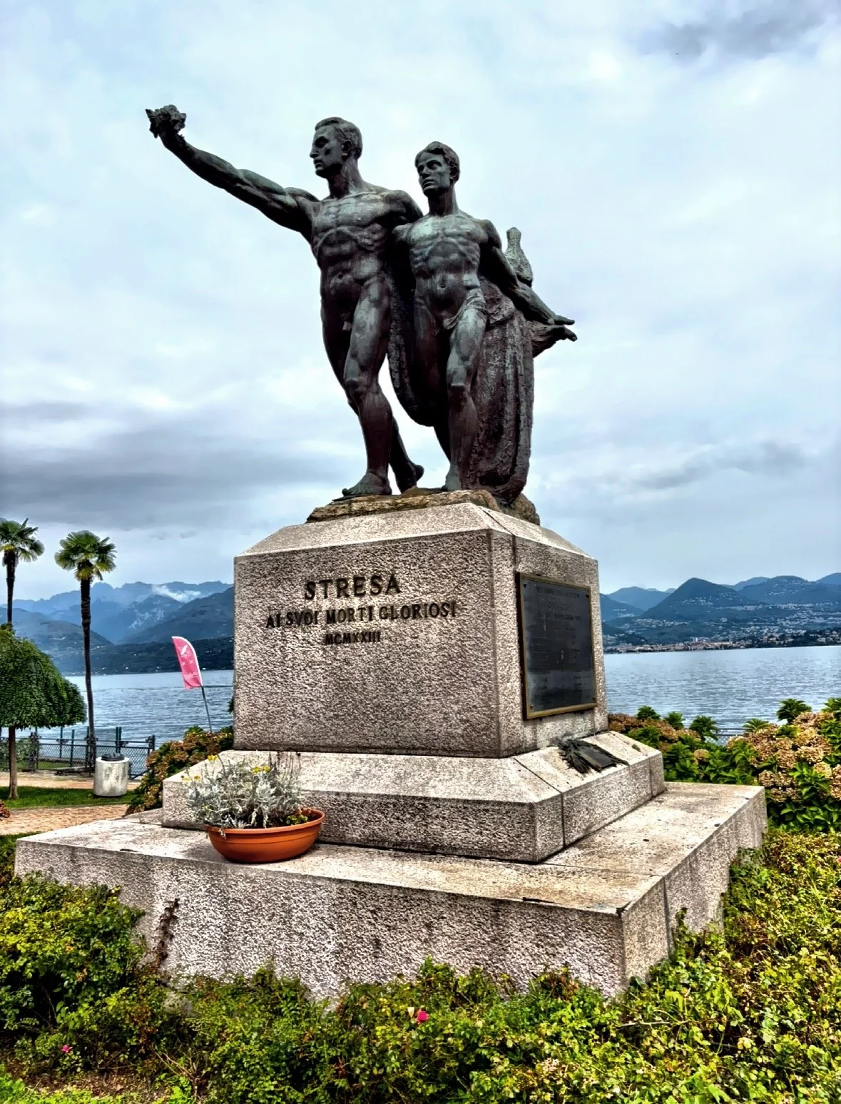  A monument dedicated to those lives lost in wartime. 