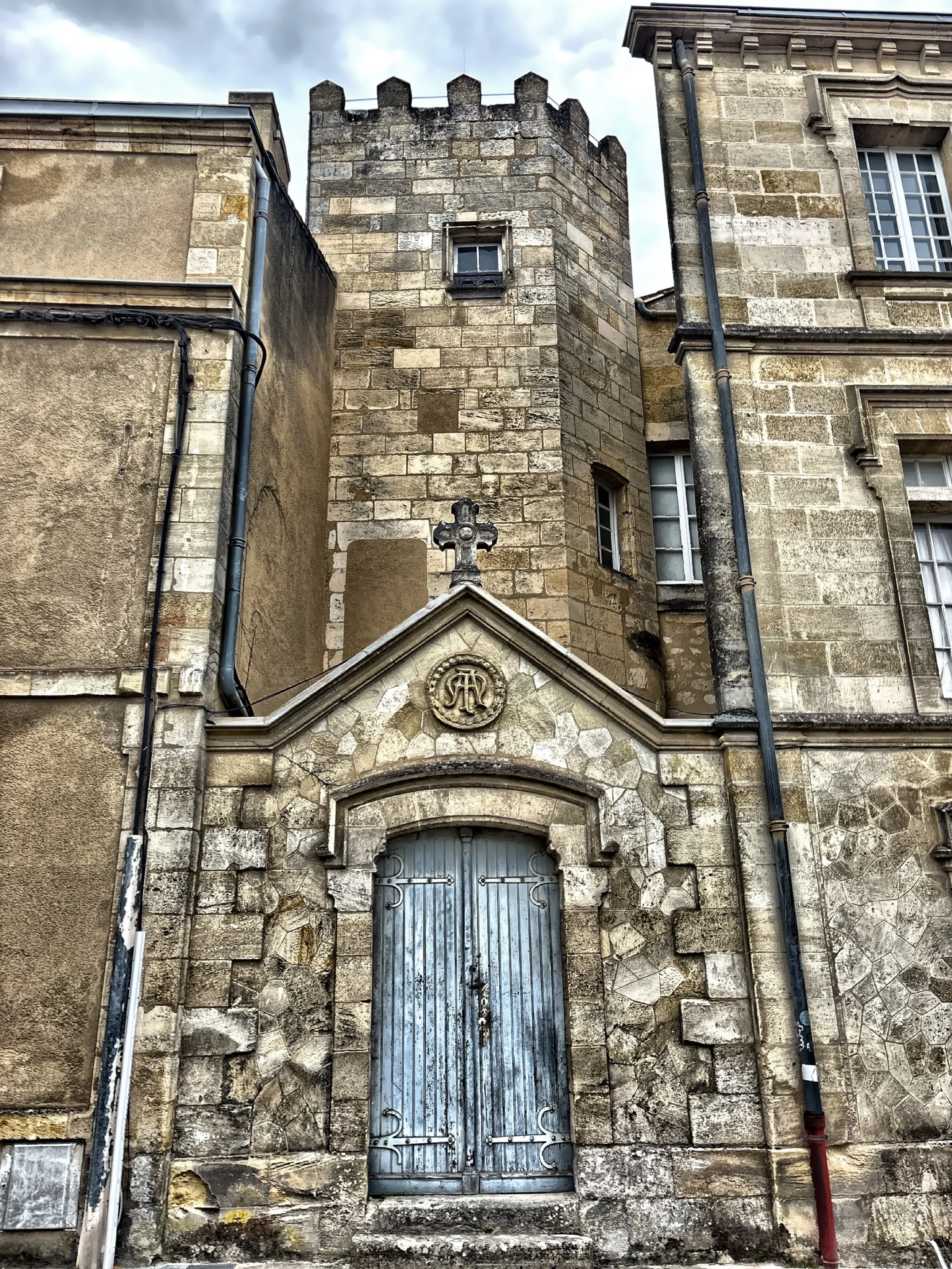  The village is named after an 8th-century monk who settled in the area and performed miracles. 