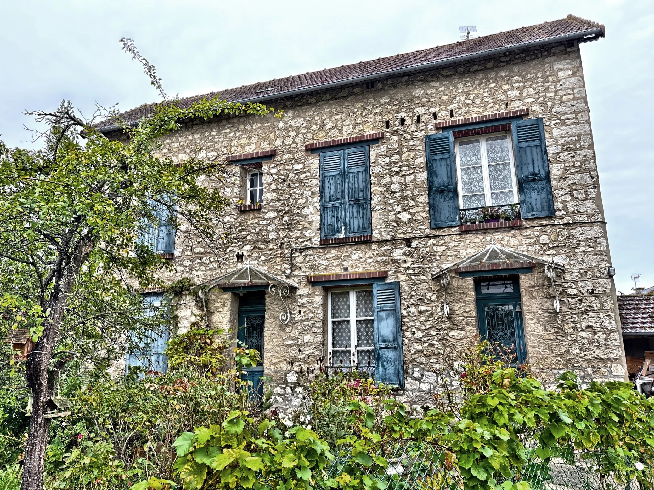  Some buildings in Giverny, which has a population of around 500. 