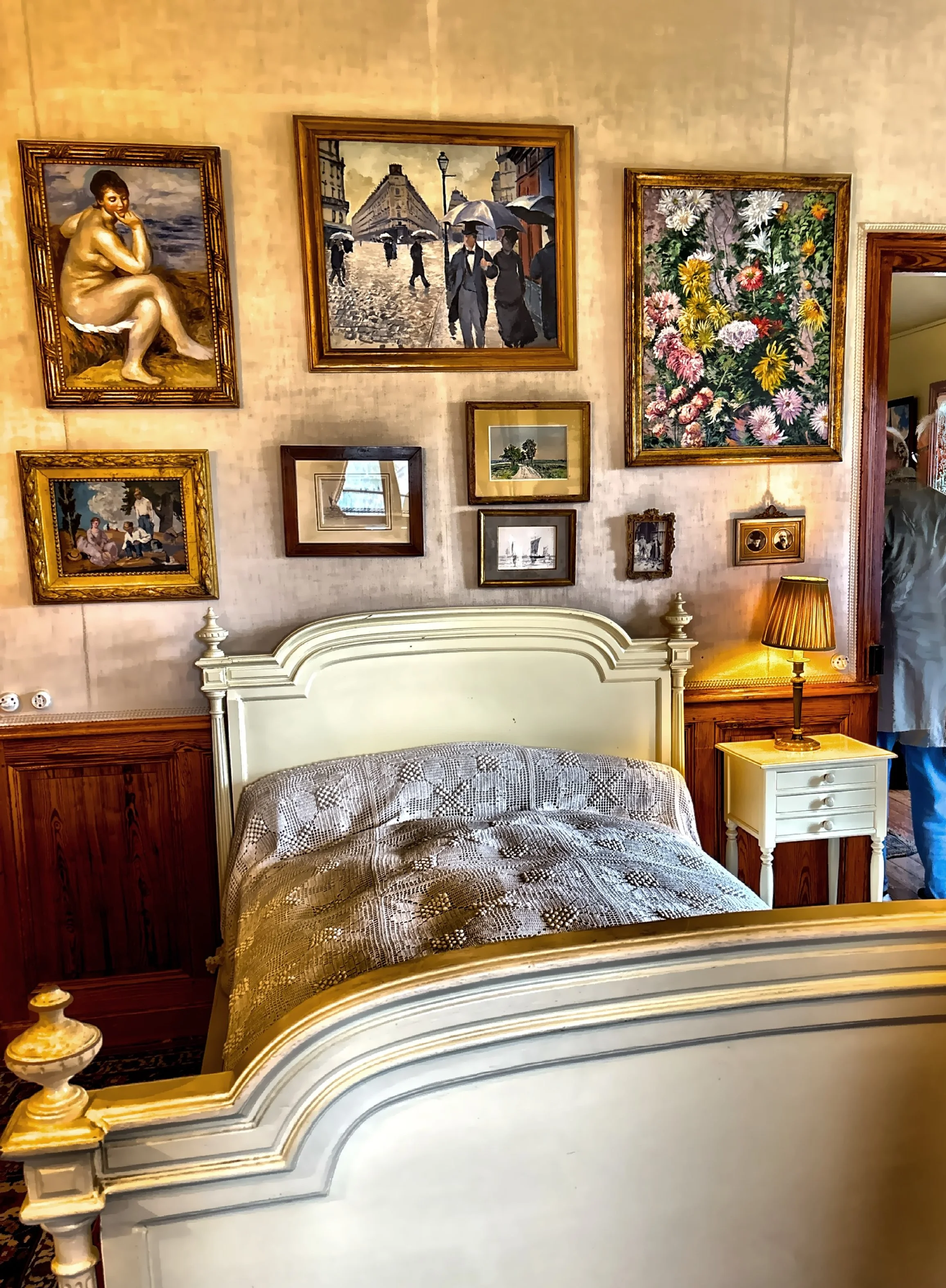  Claude Monet died in this simple bed. 